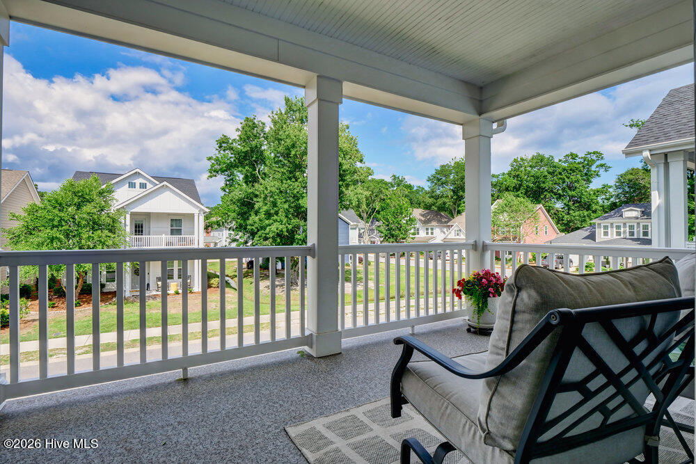 100558129 | Photo 33