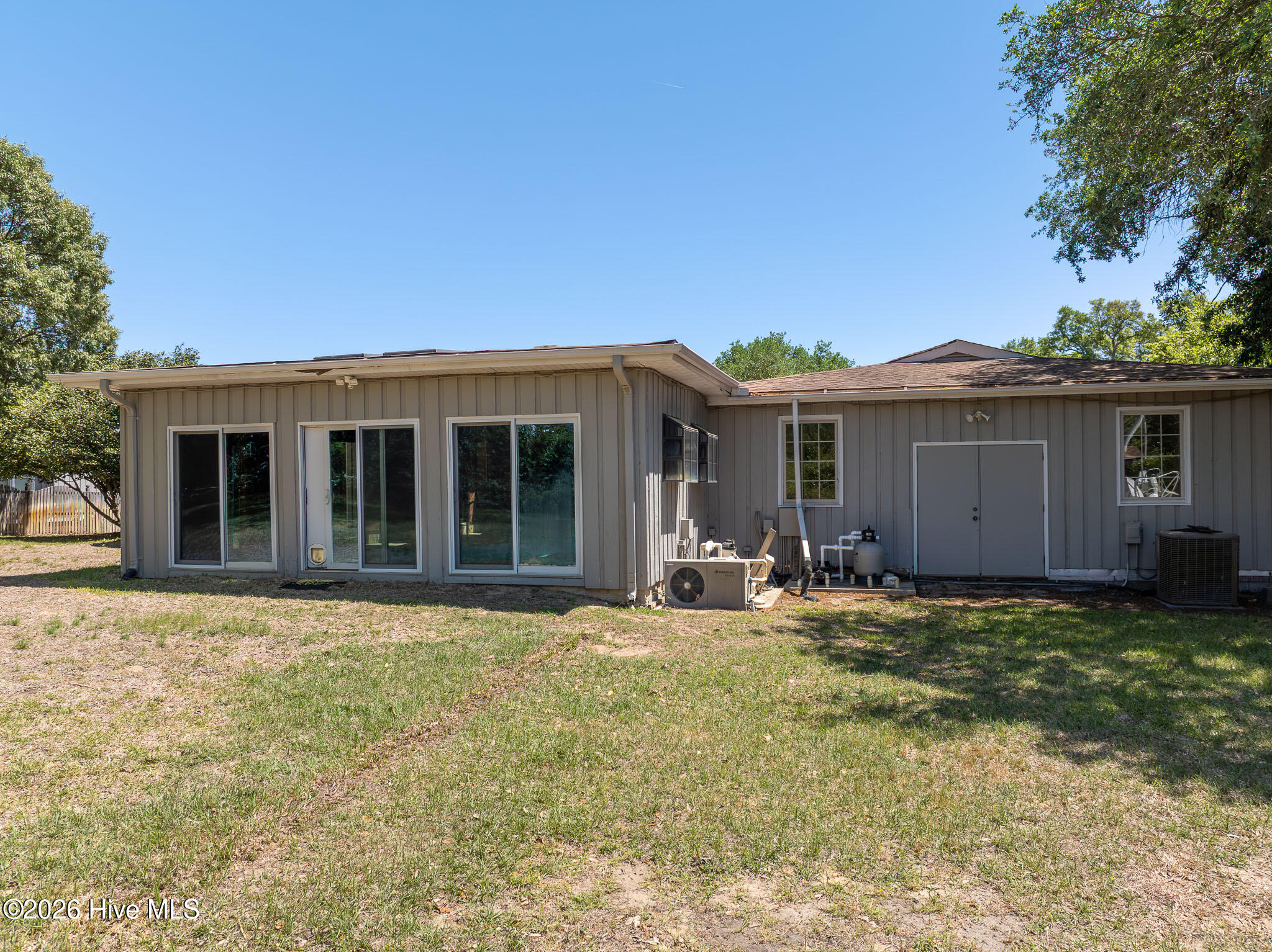 100568983 | Photo 65