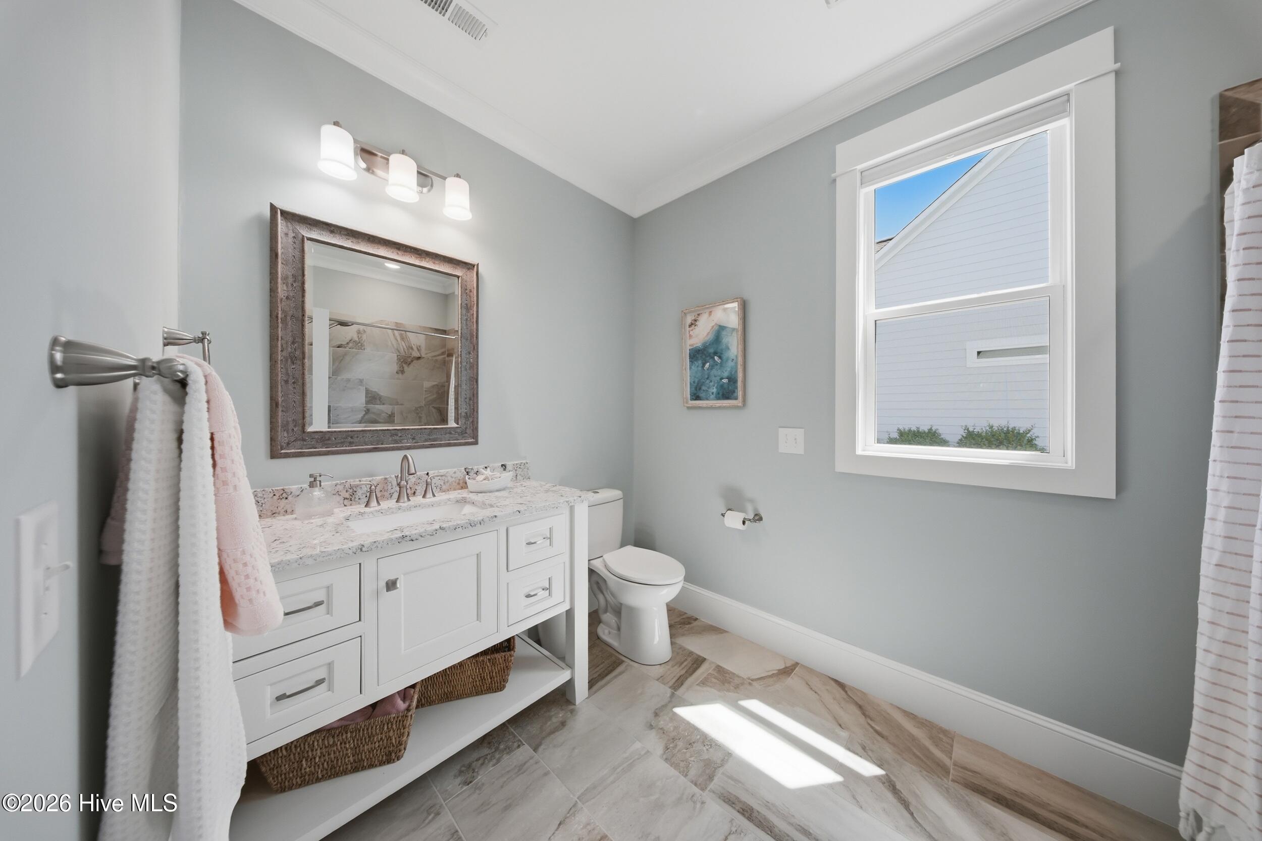 100567823 | Photo 51