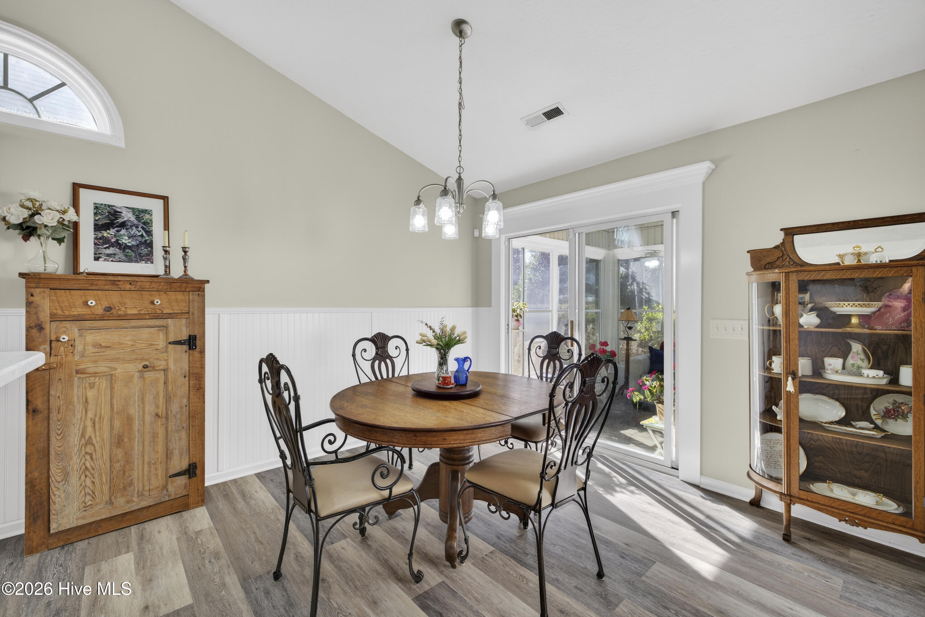 100553252 | Photo 13