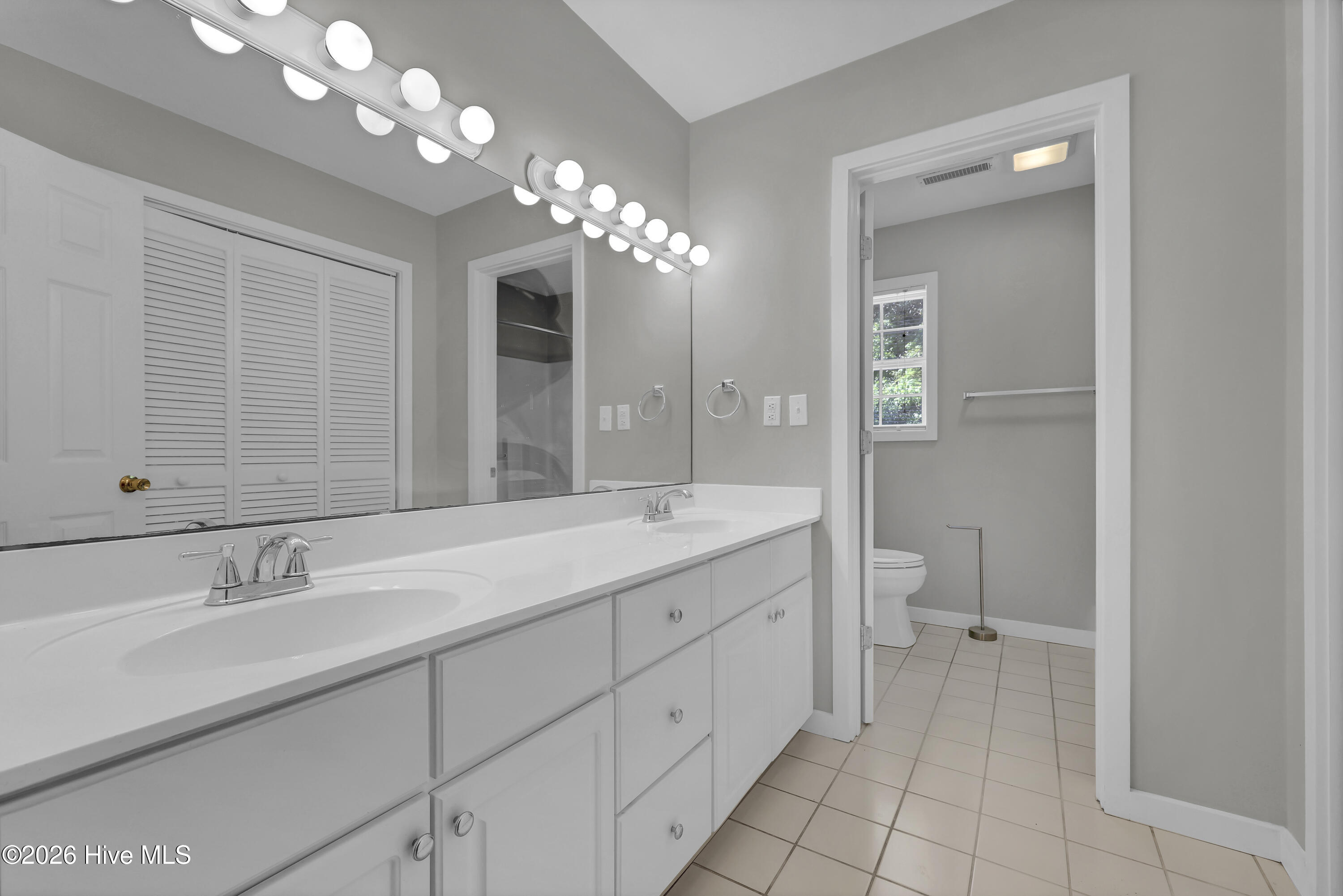 100568630 | Photo 19