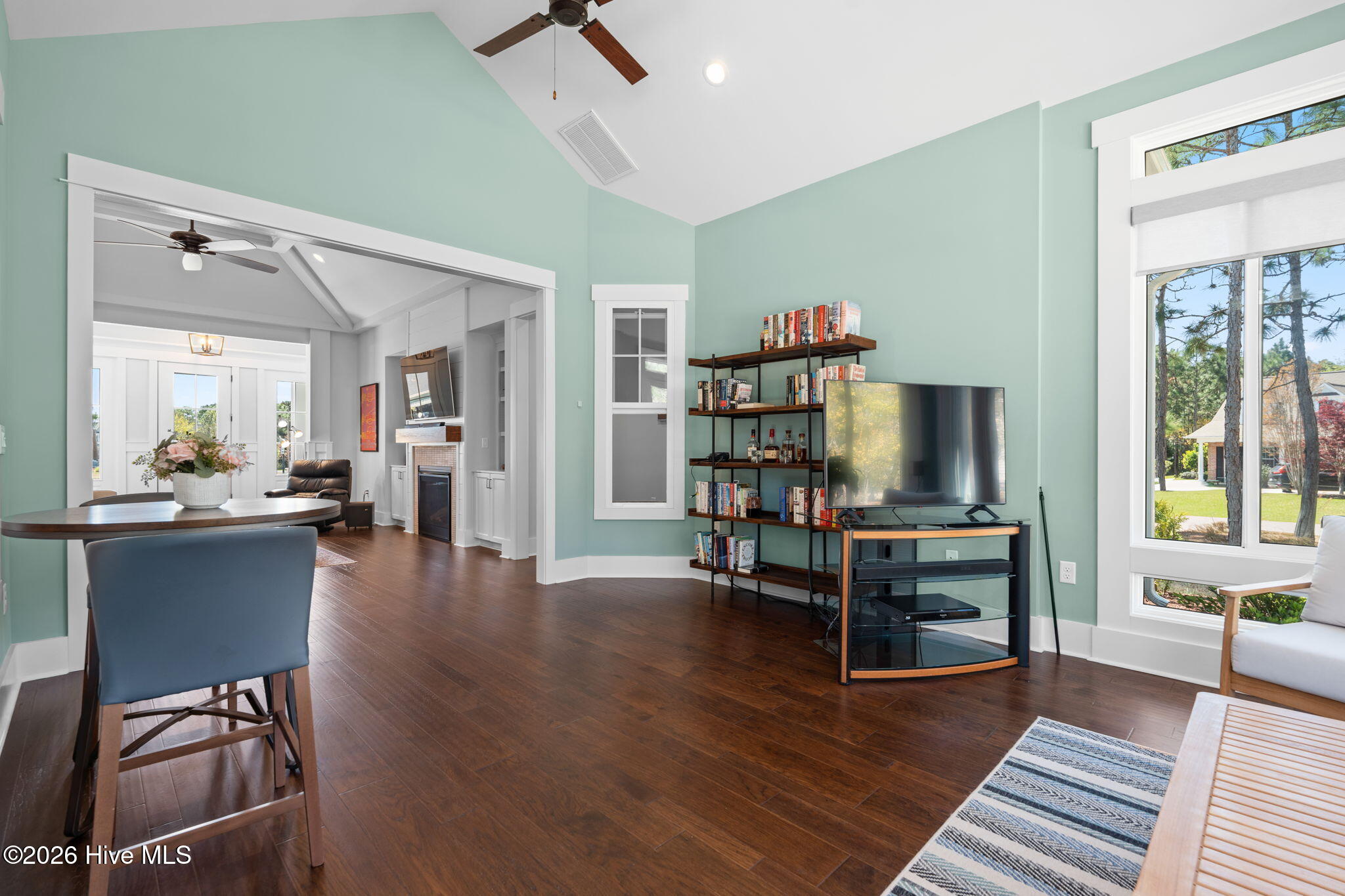 100564943 | Photo 18