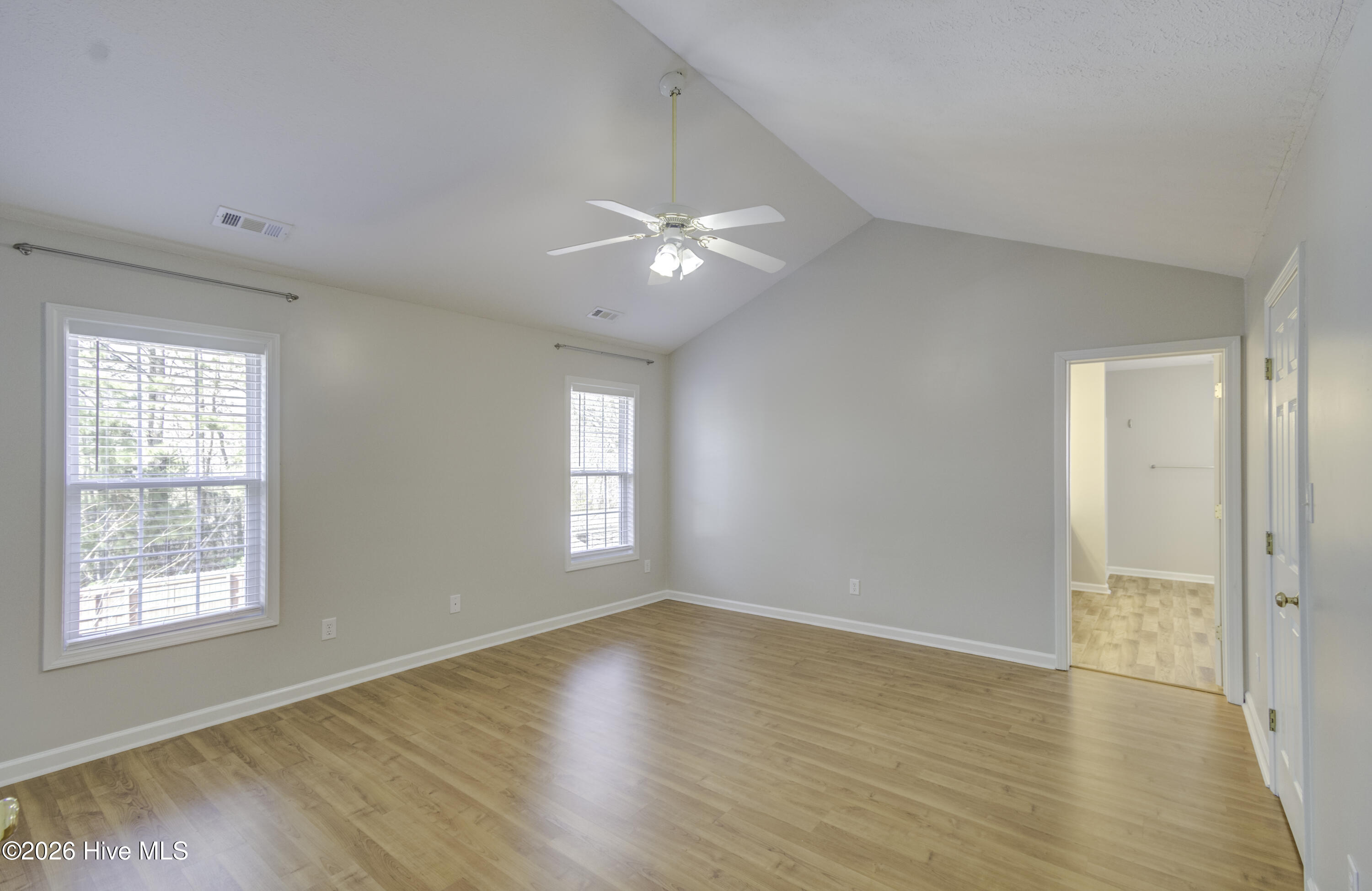 100549263 | Photo 39