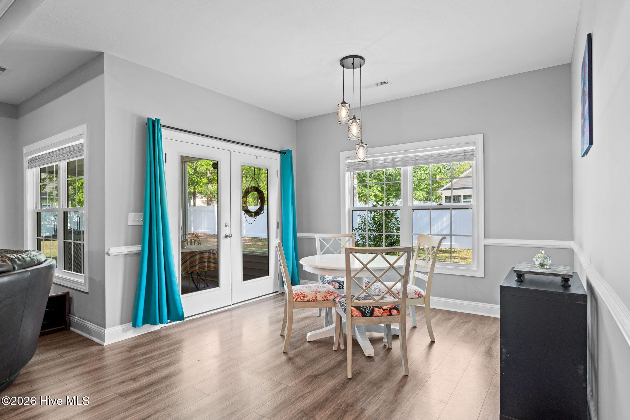 100568140 | Photo 15