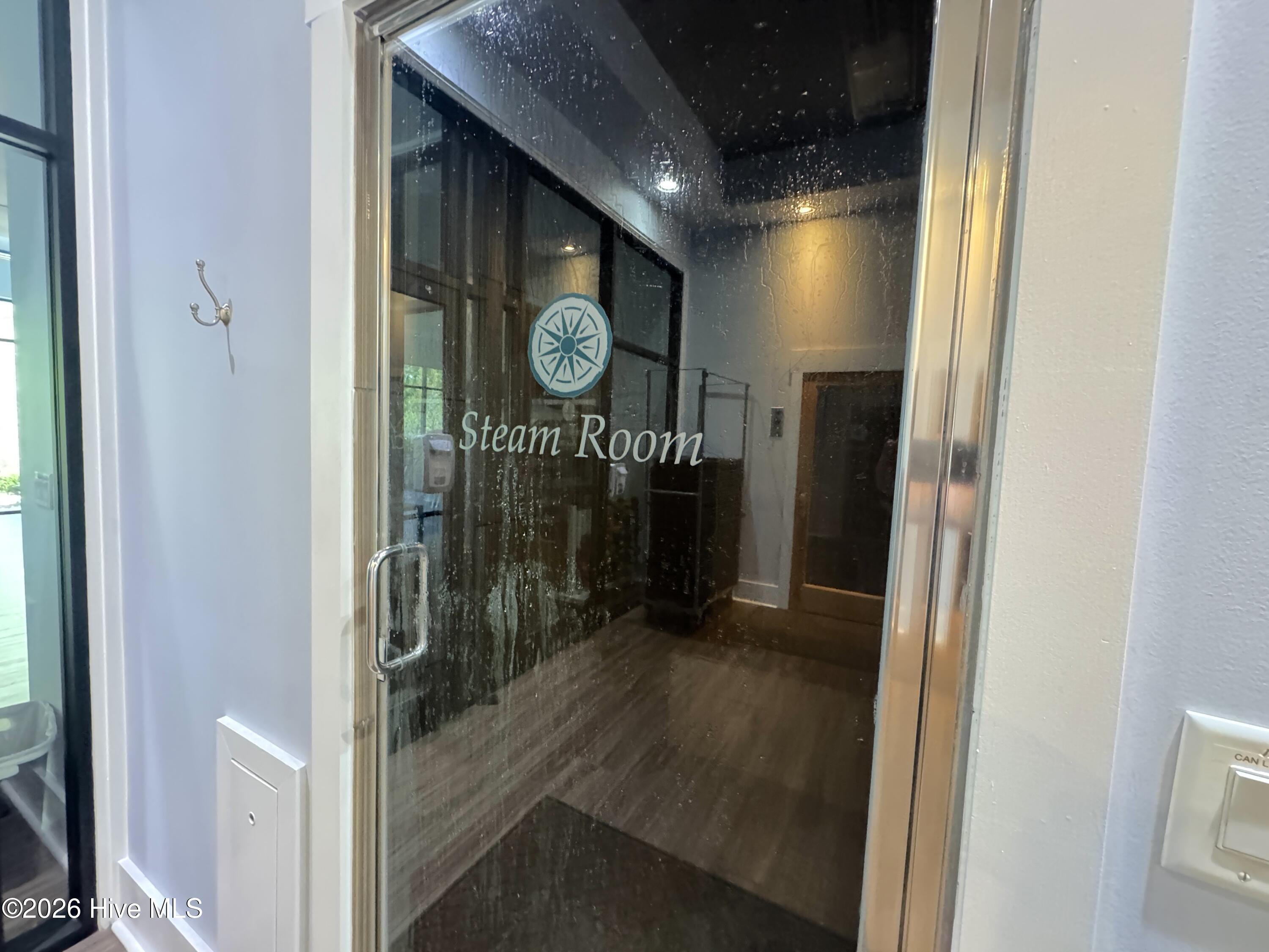 100564015 | Photo 47