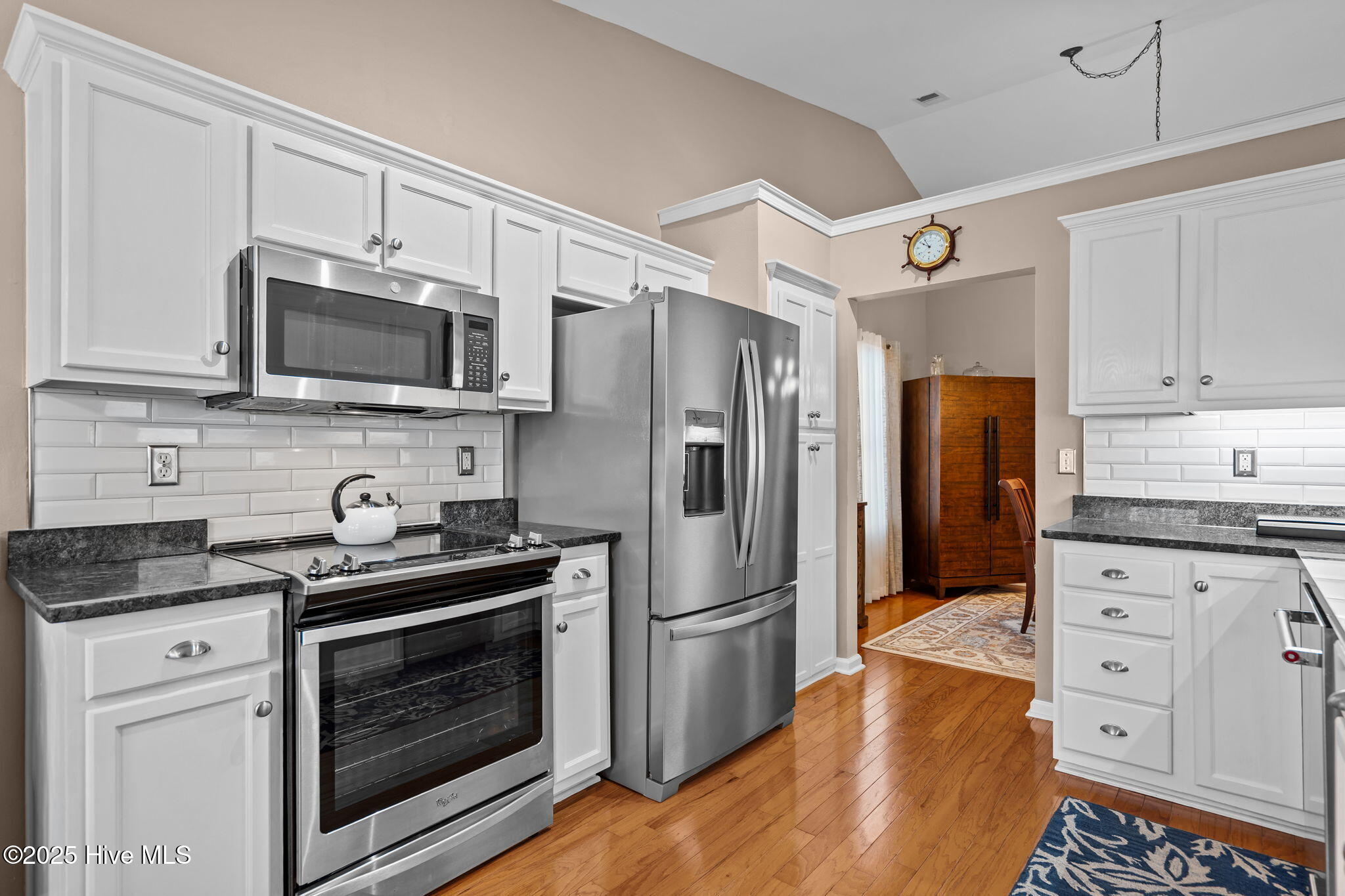 100540137 | Photo 13