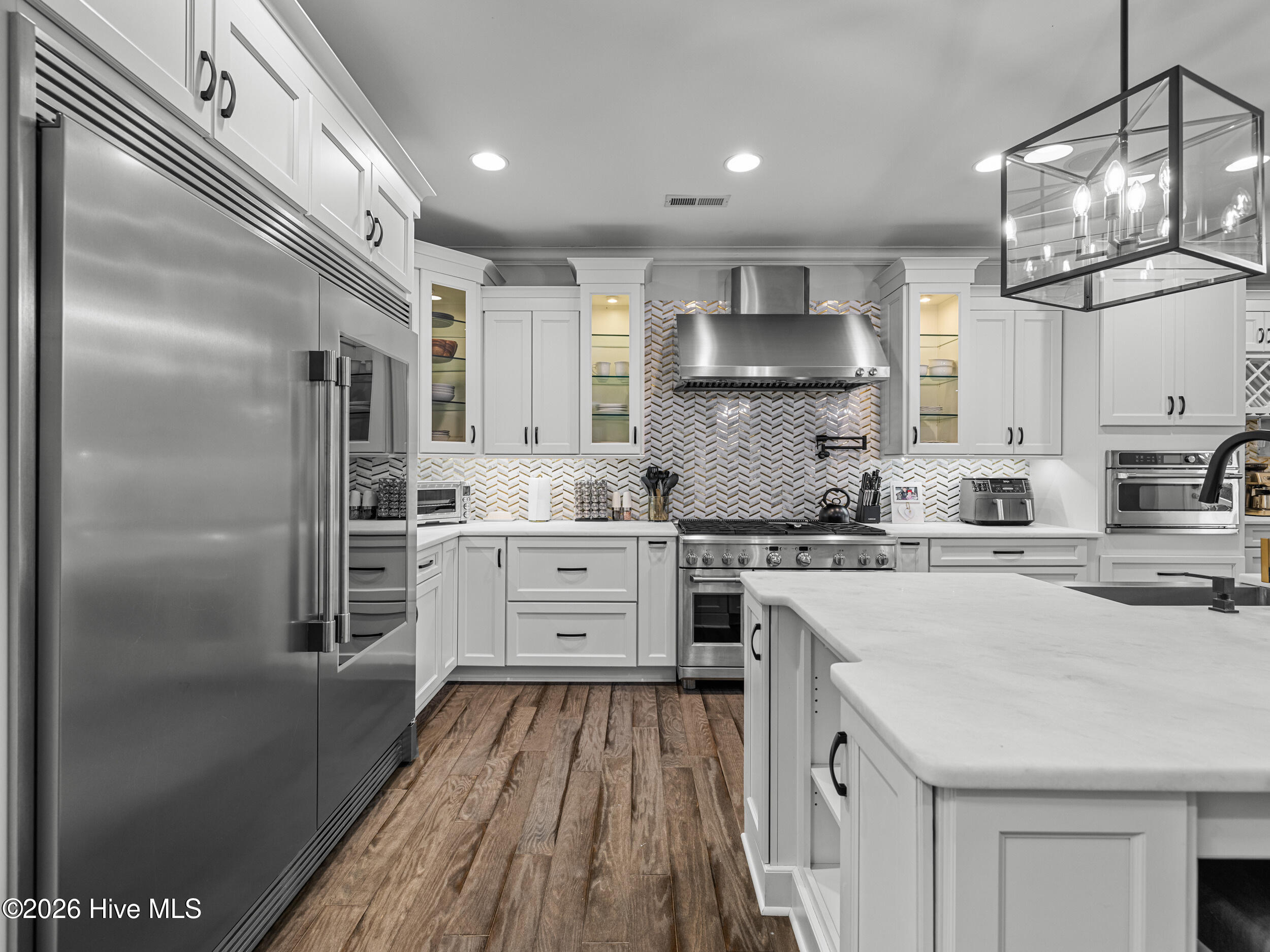 100557590 | Photo 27