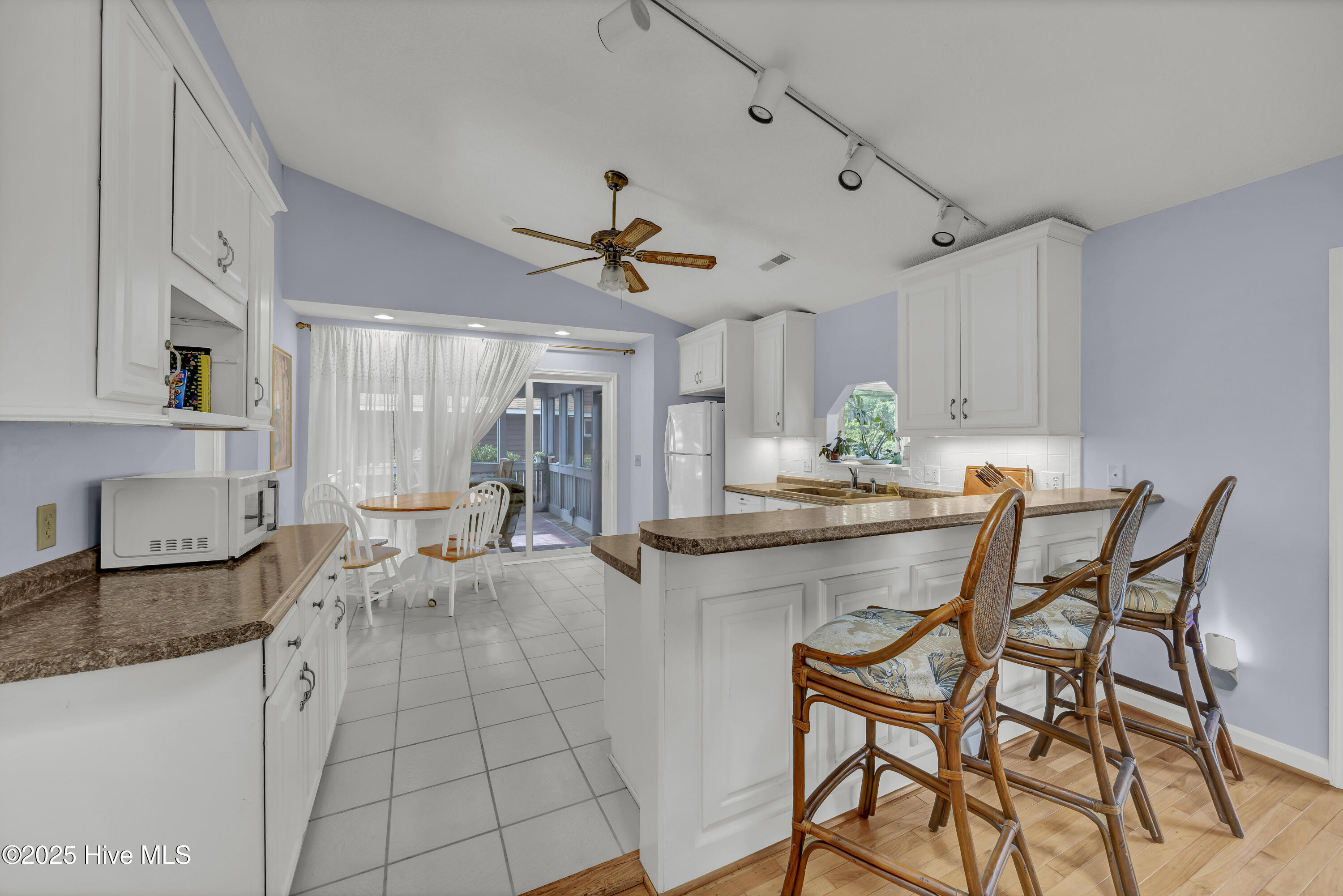 100531502 | Photo 10