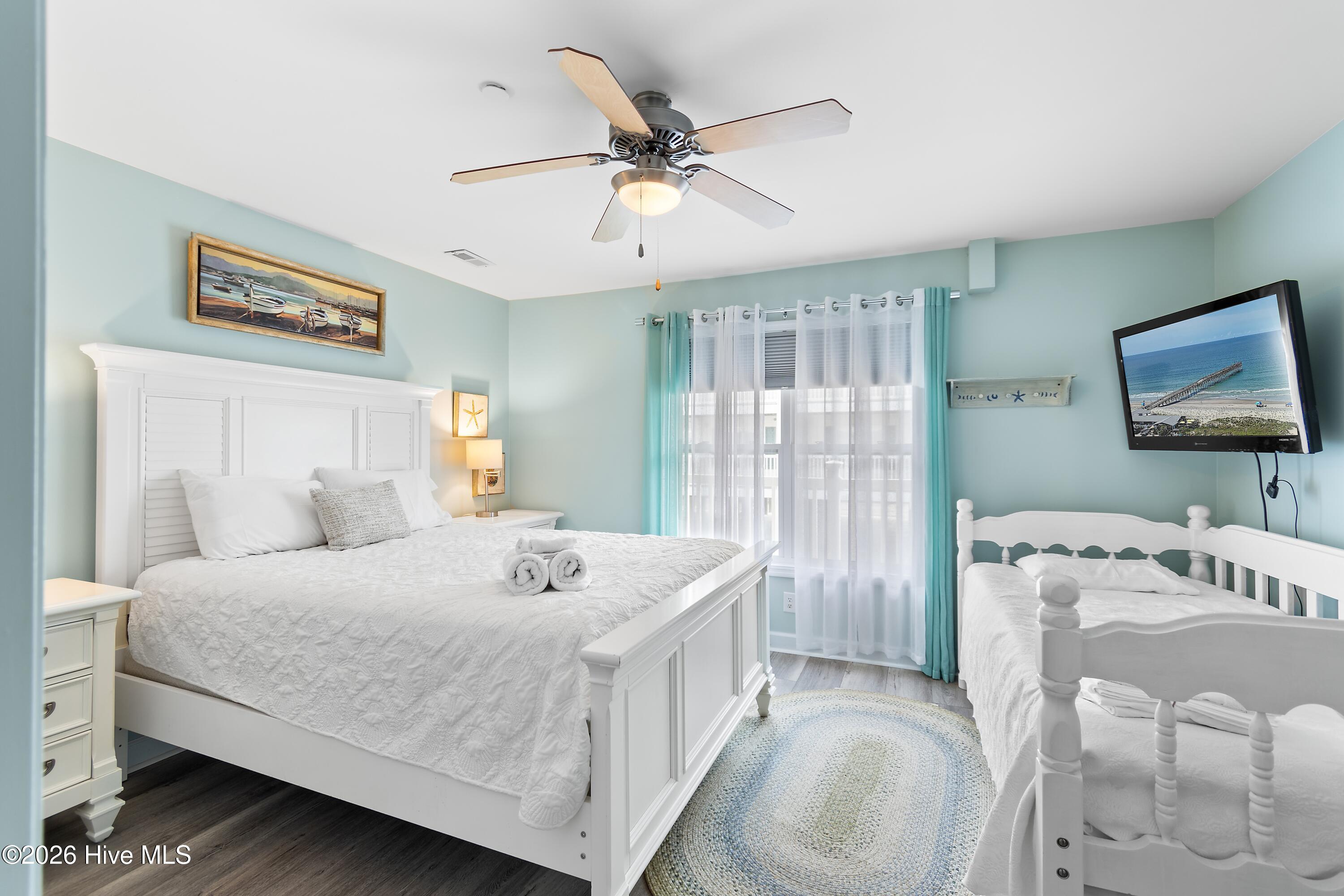 100564870 | Photo 23