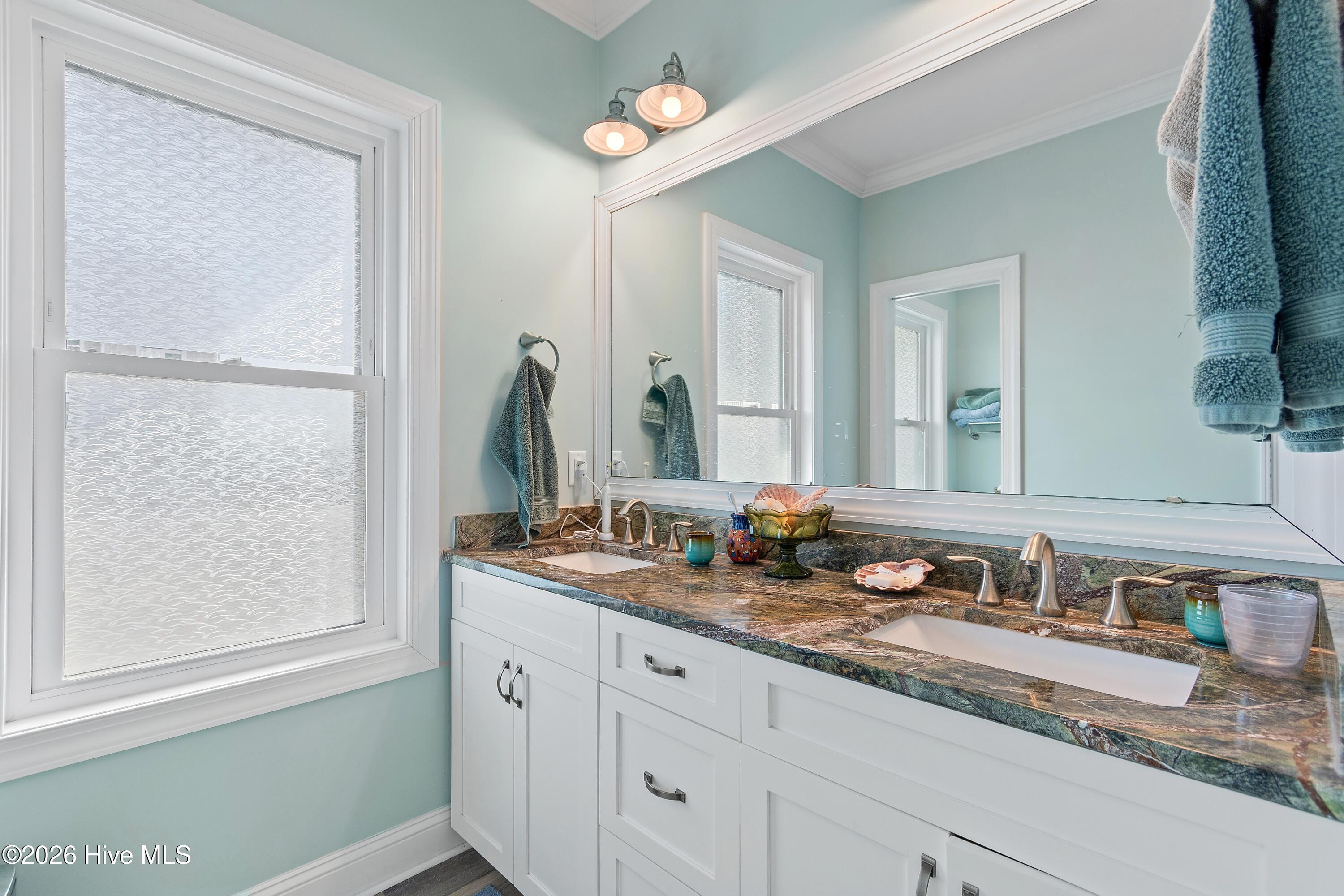 100569393 | Photo 10