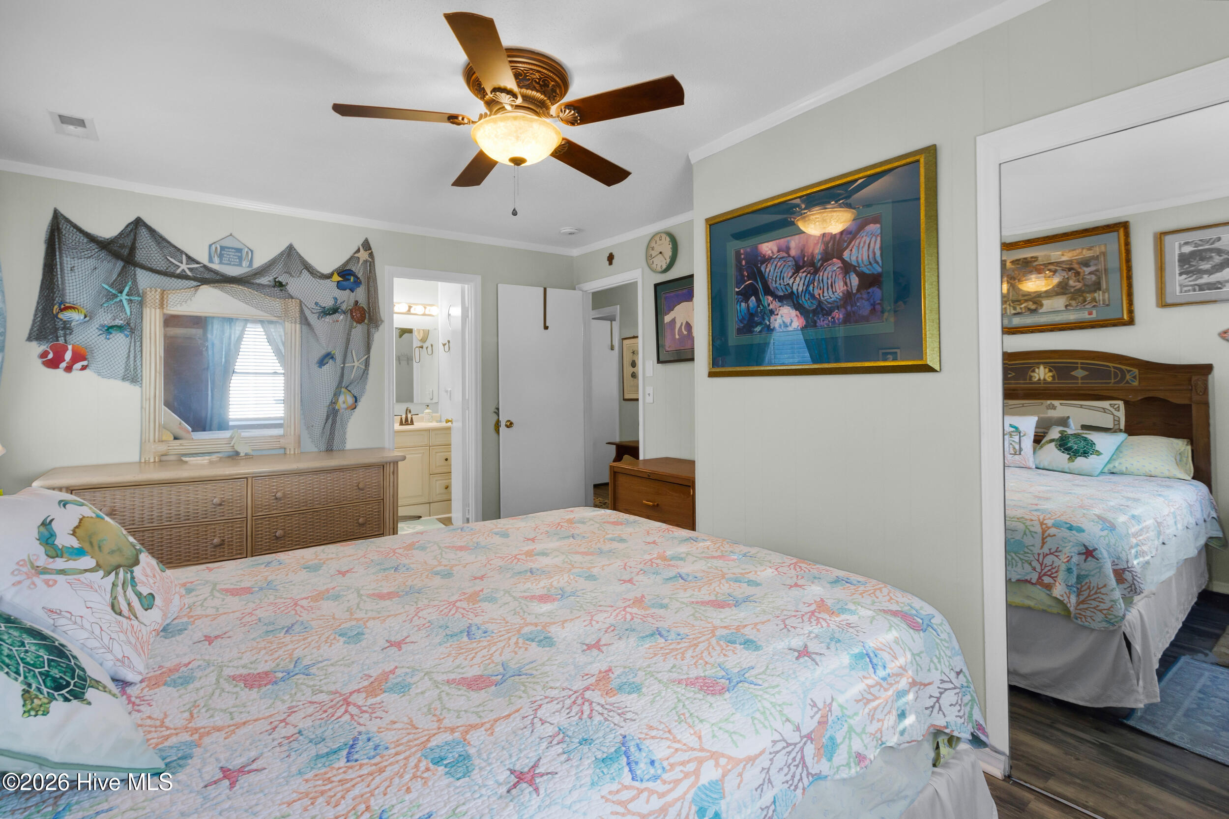 100560097 | Photo 11