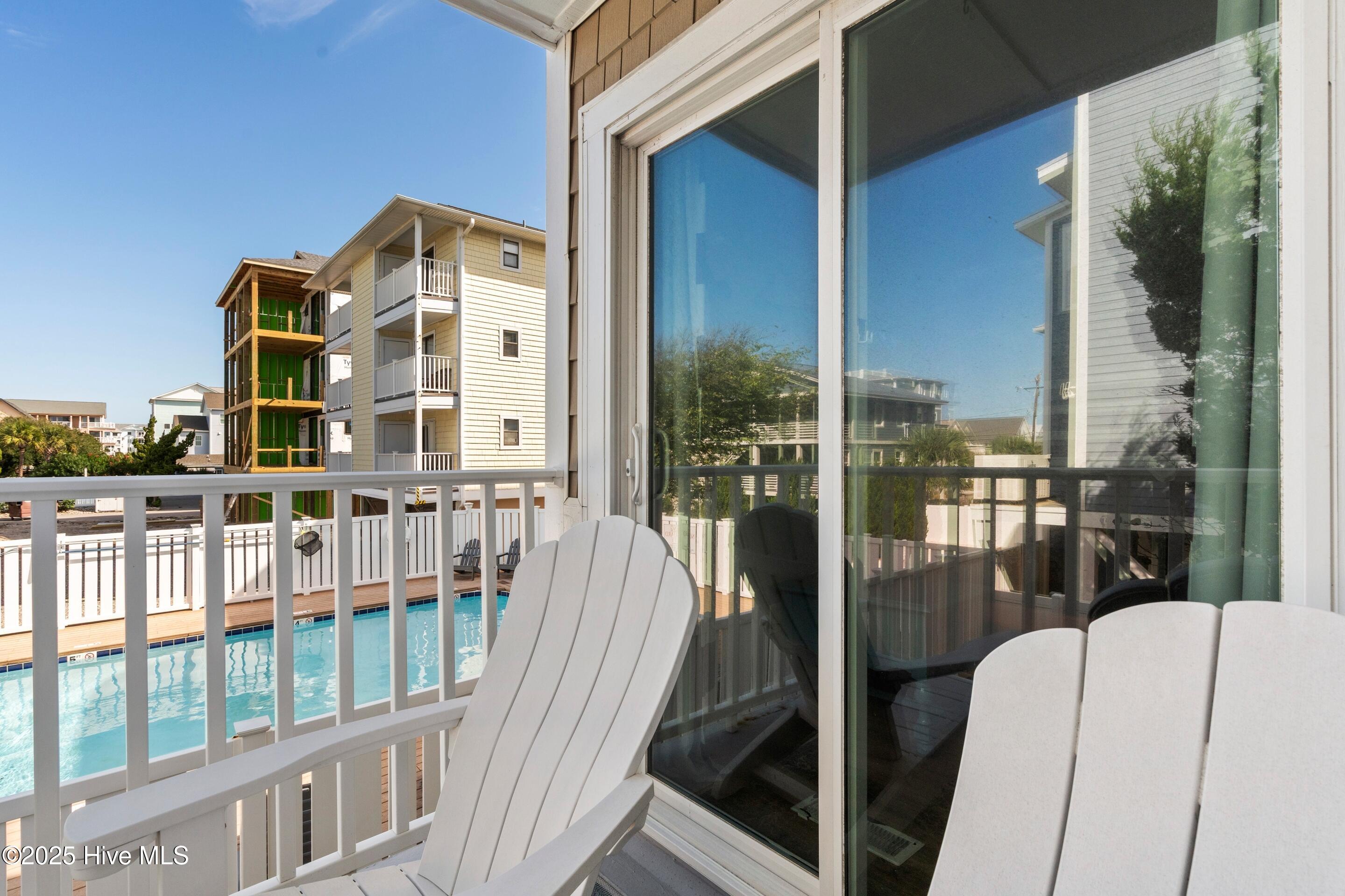 100535688 | Photo 35