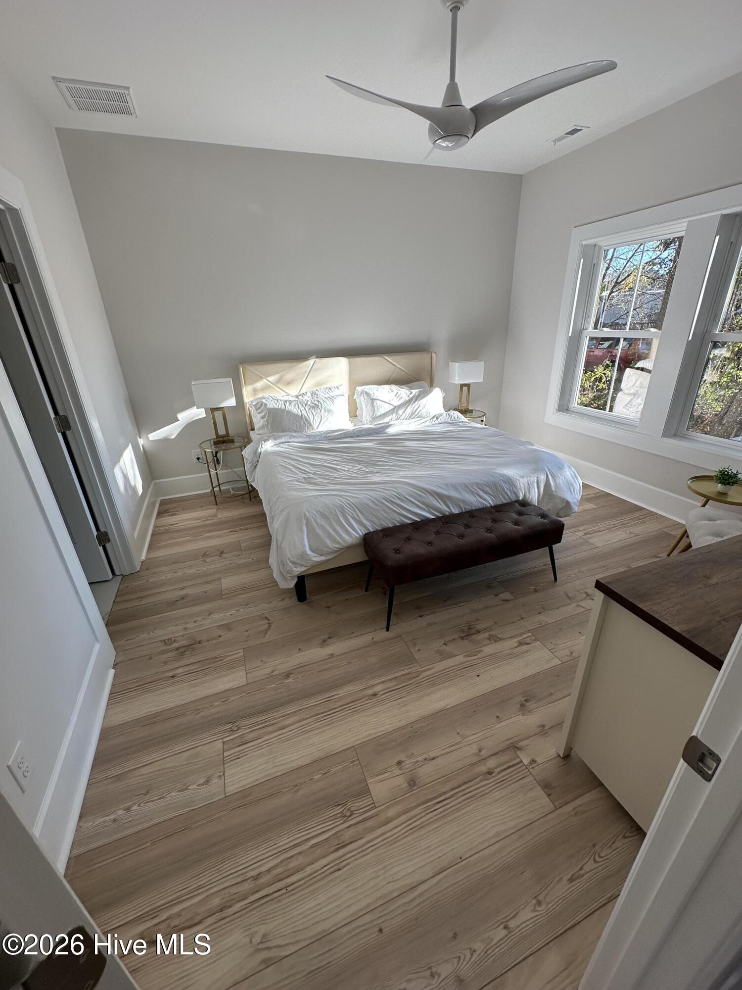 100561434 | Photo 14