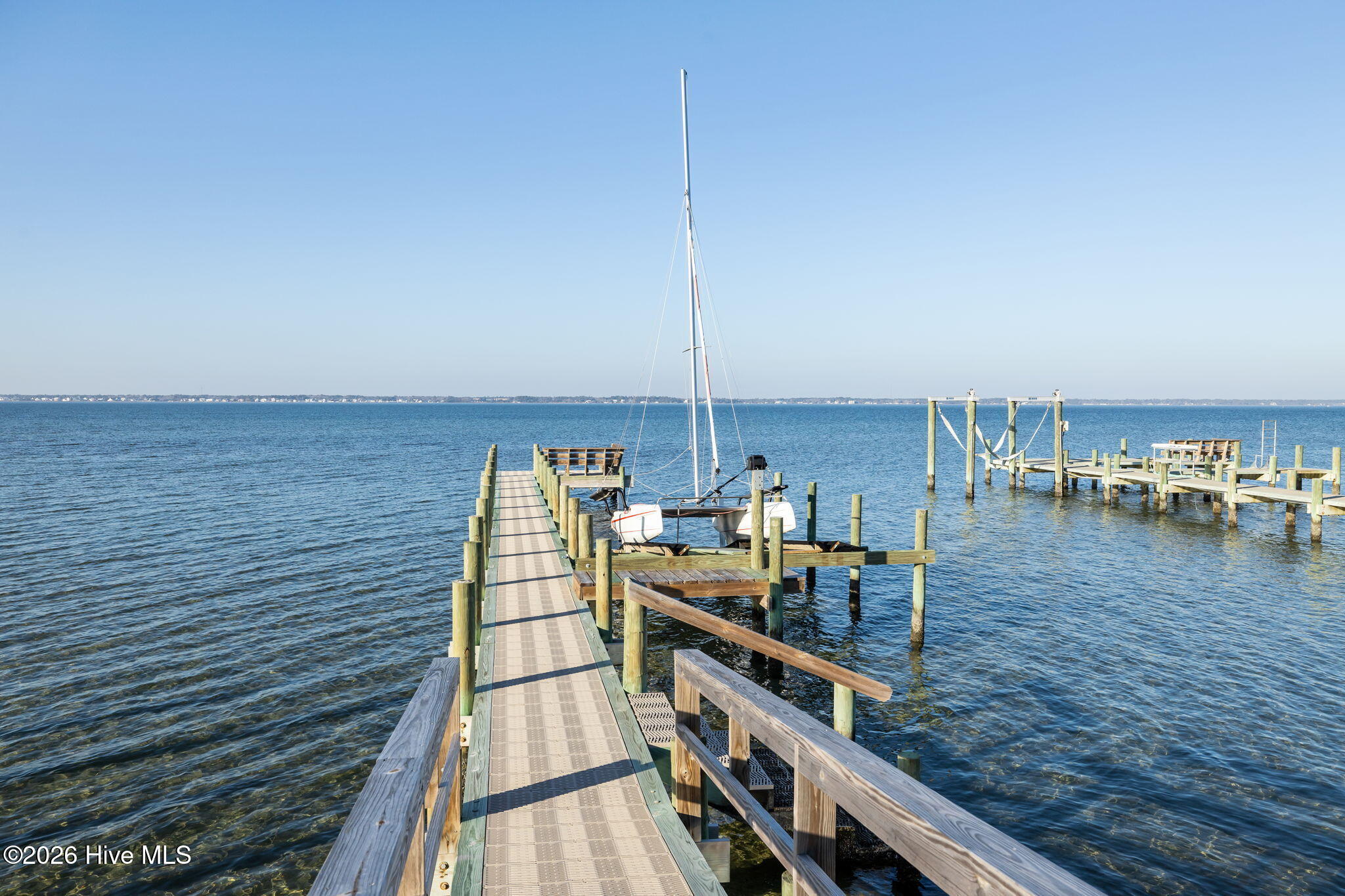 100551365 | Photo 12