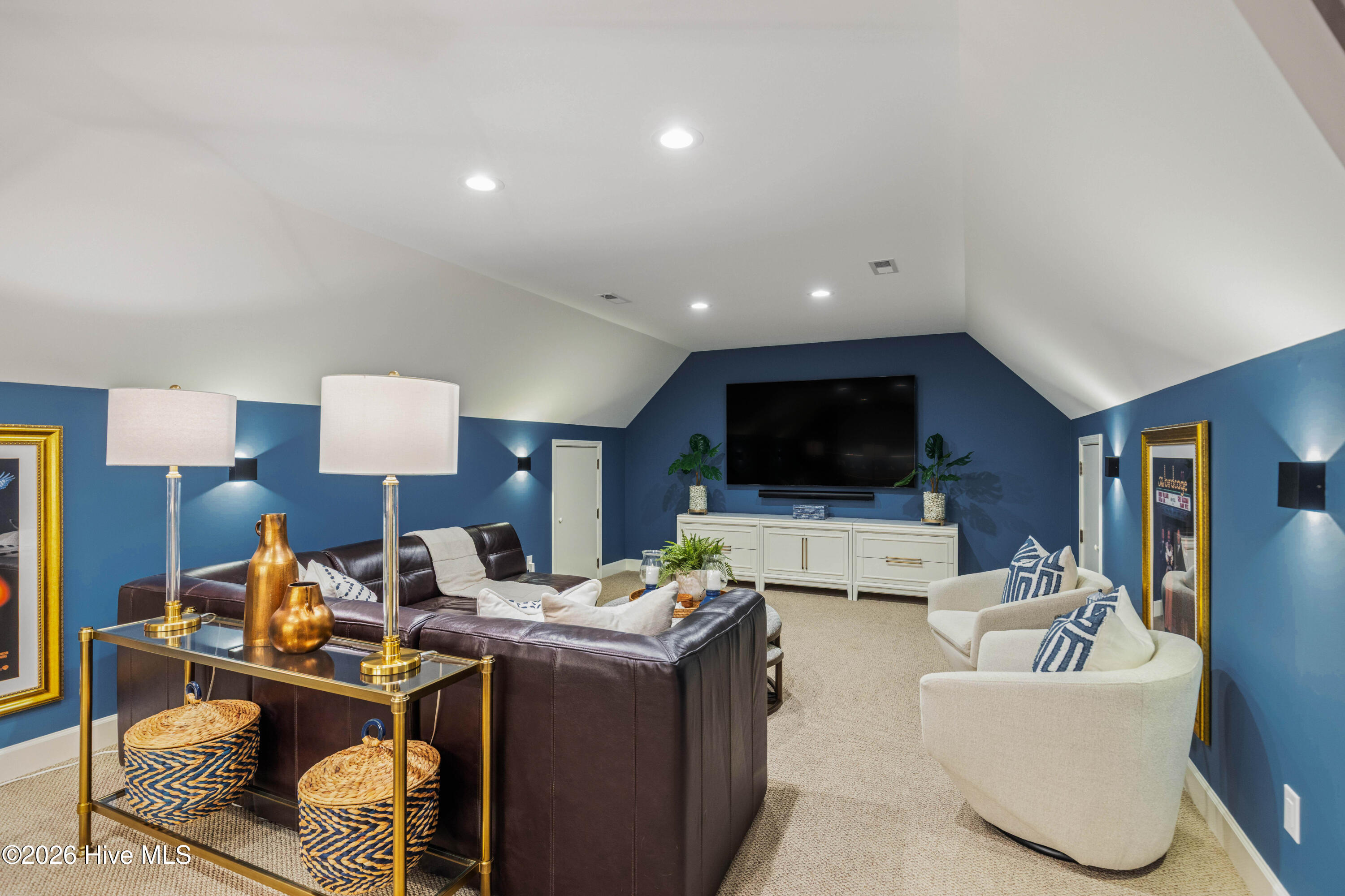 100555813 | Photo 76