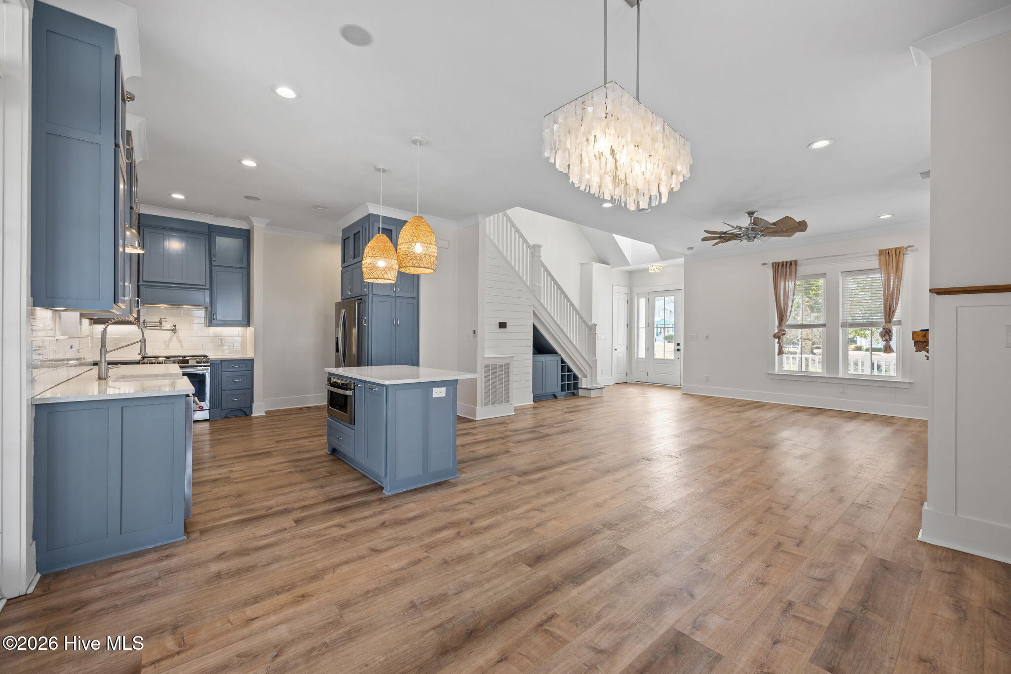 100558576 | Photo 11