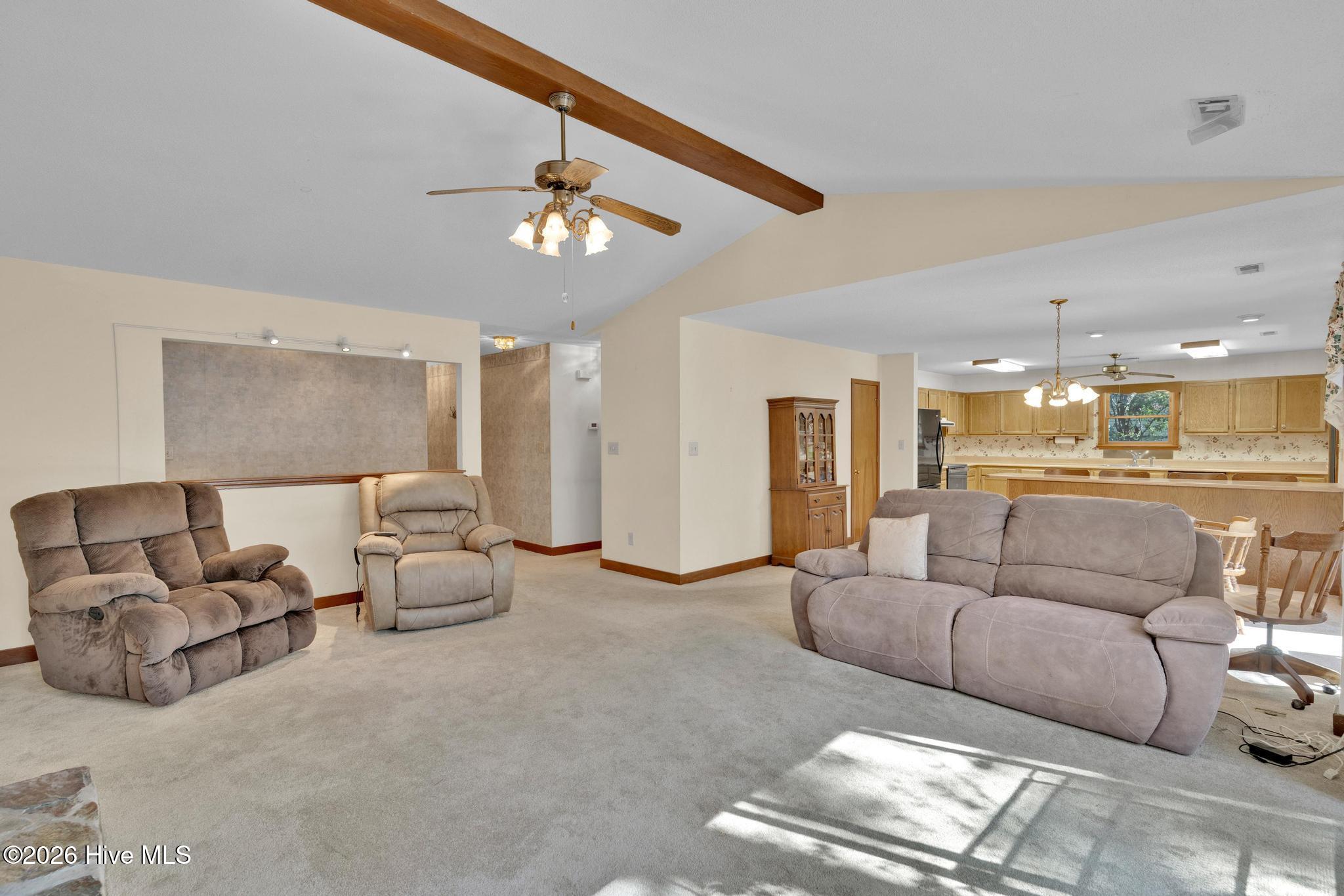 100561696 | Photo 10