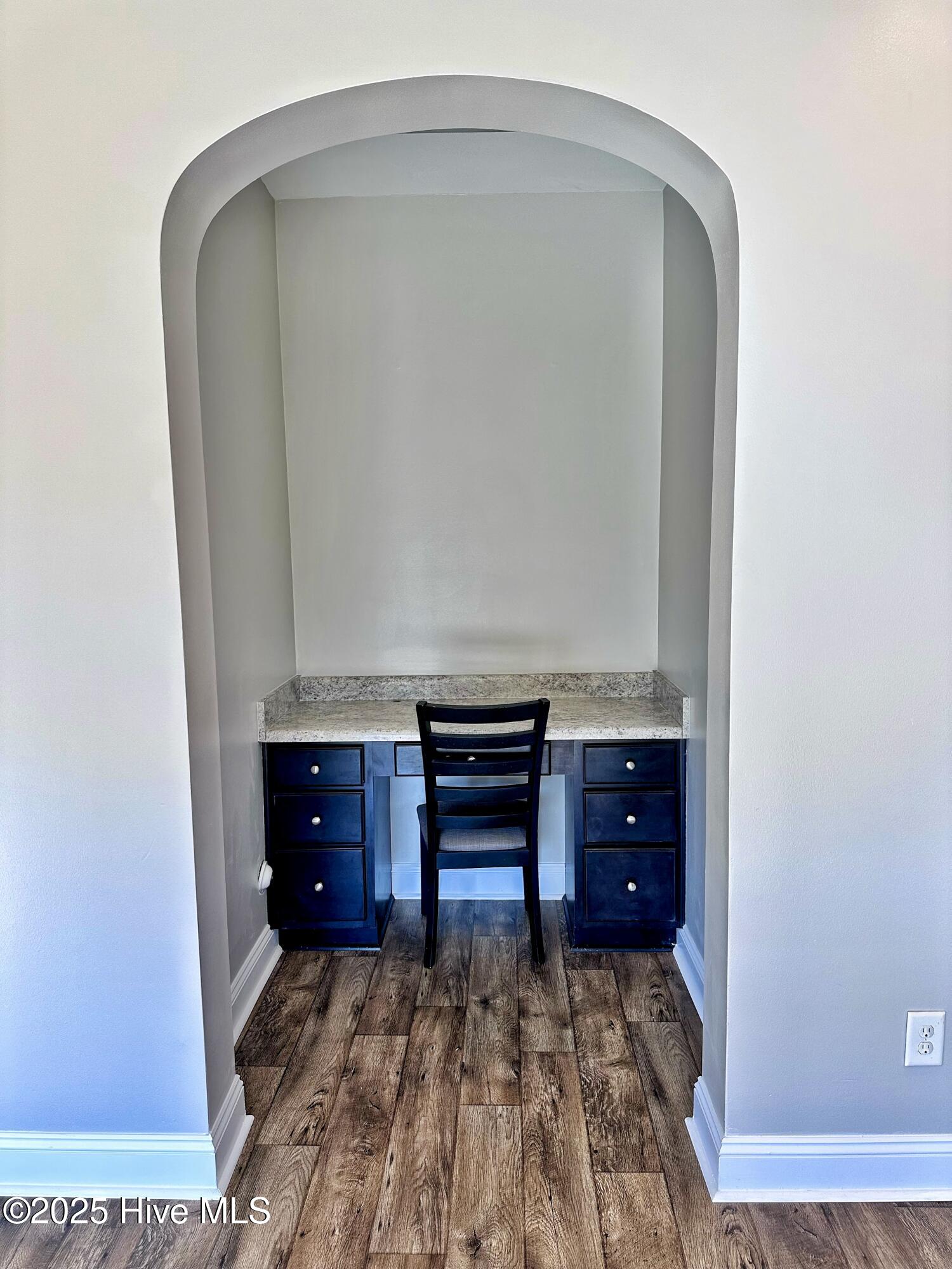 100542600 | Photo 14