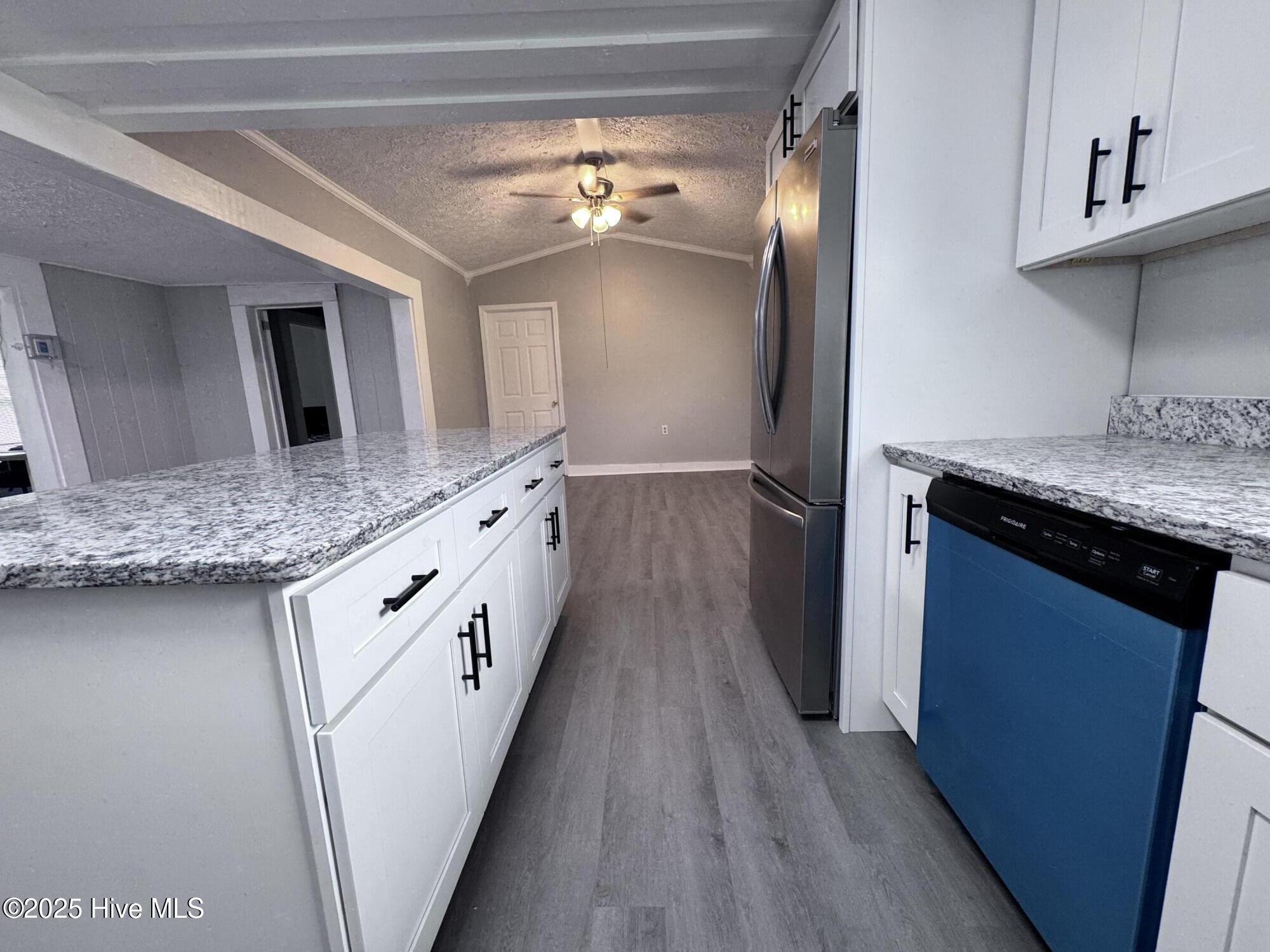 100555801 | Photo 14