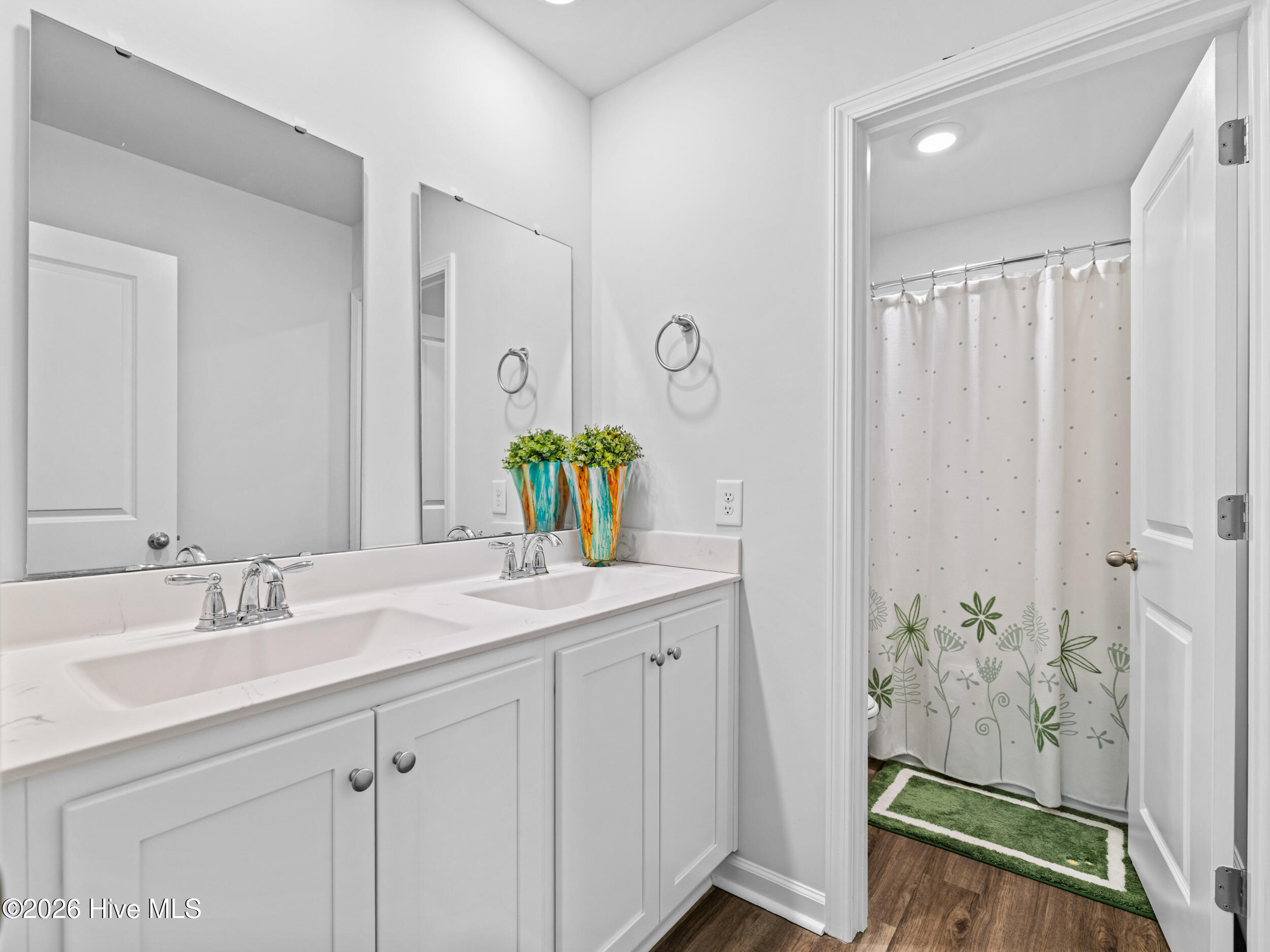 100562938 | Photo 38