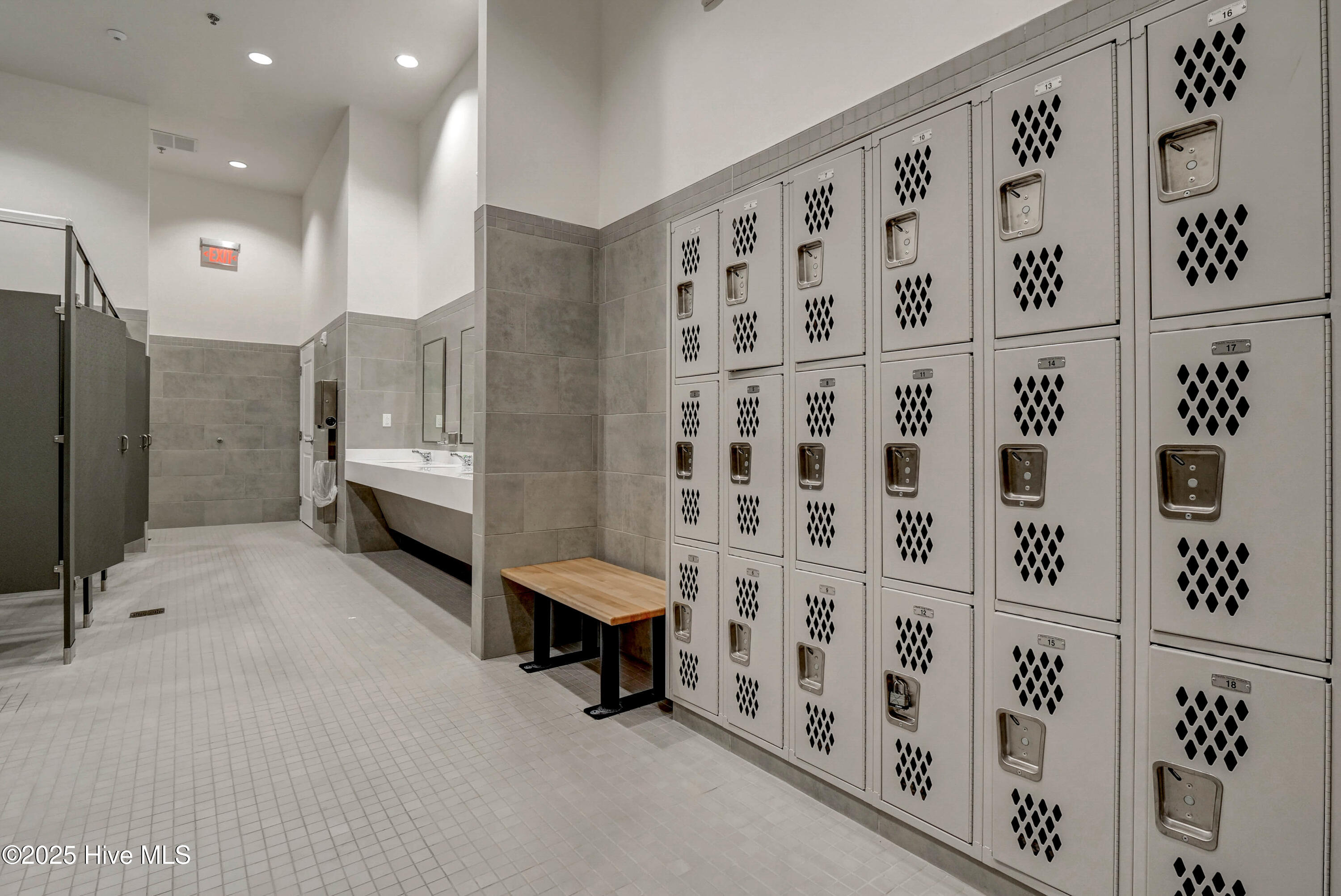 100537444 | Photo 39