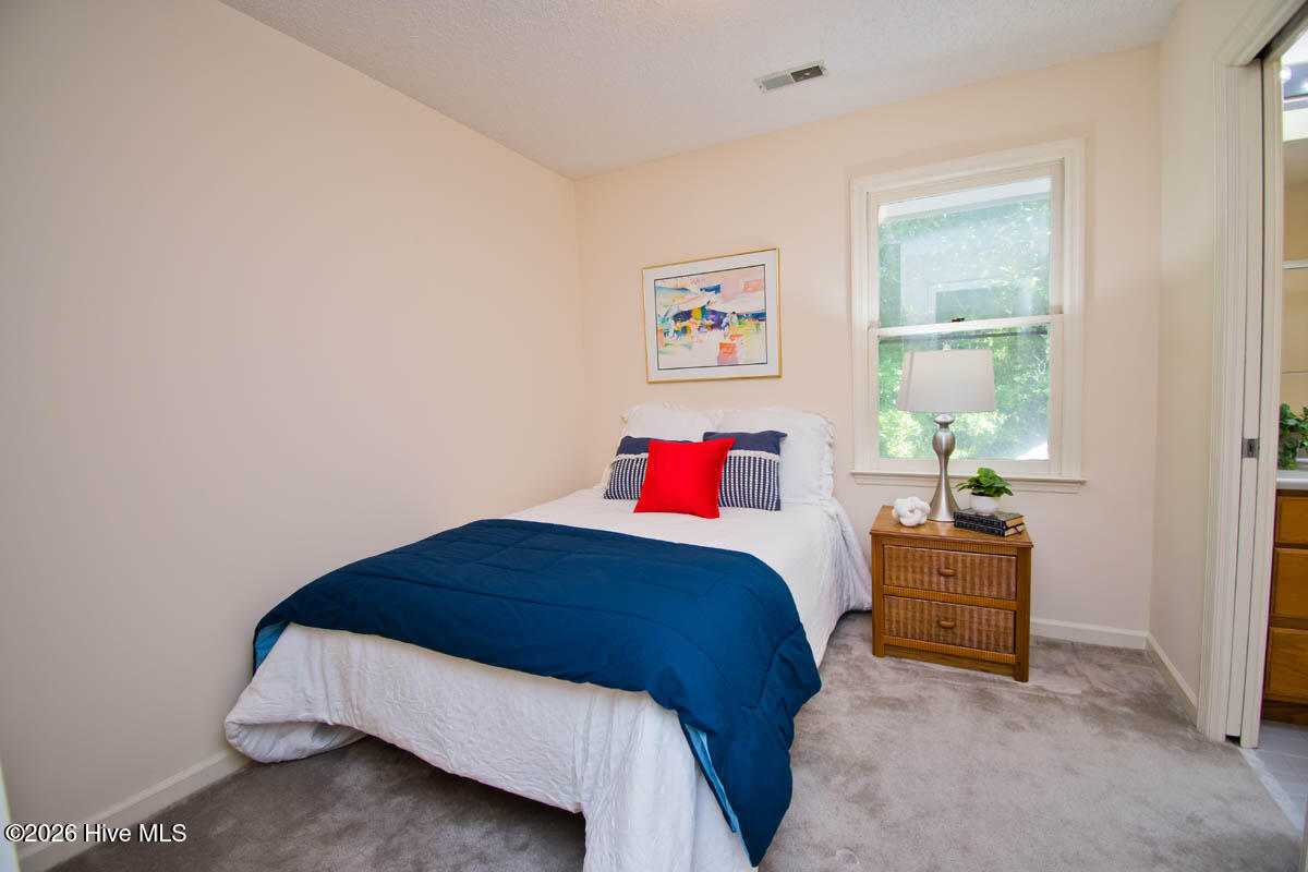 100570444 | Photo 18