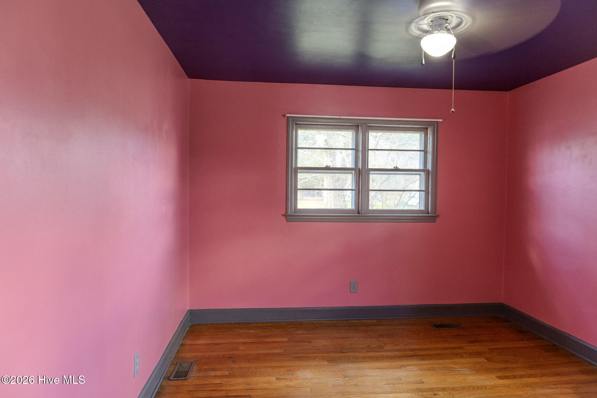 100560249 | Photo 14