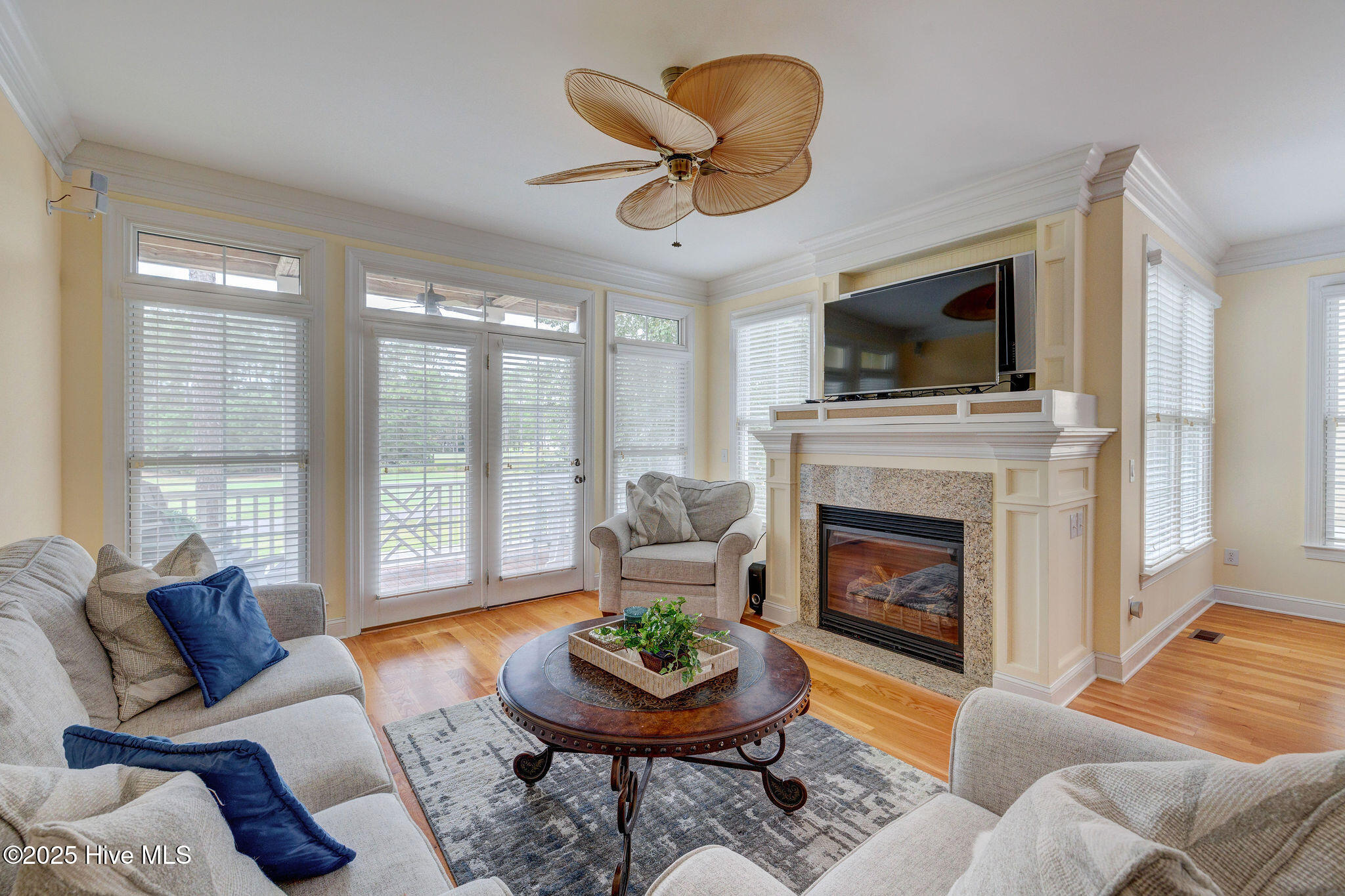 100530100 | Photo 14