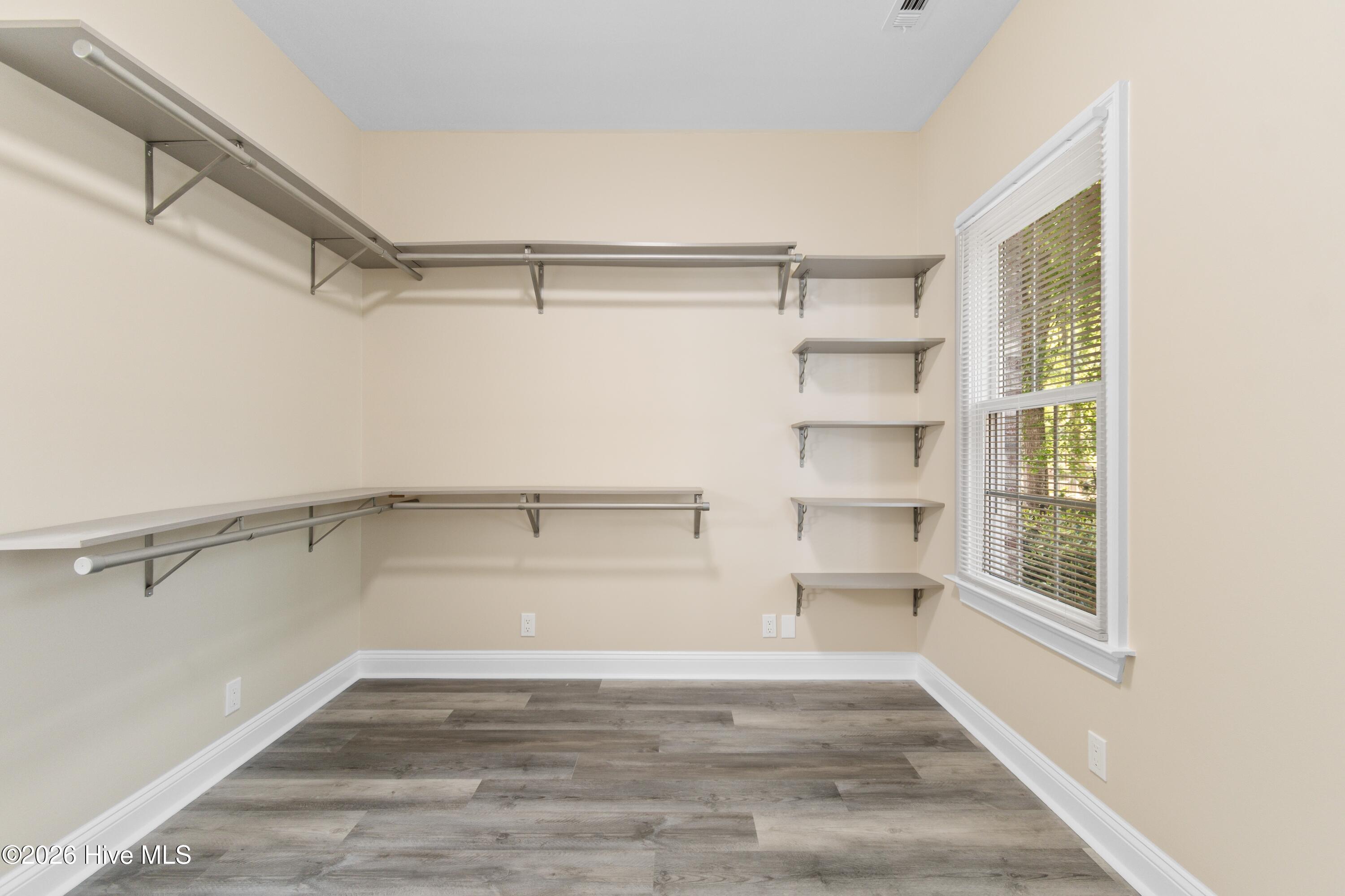 100569260 | Photo 26