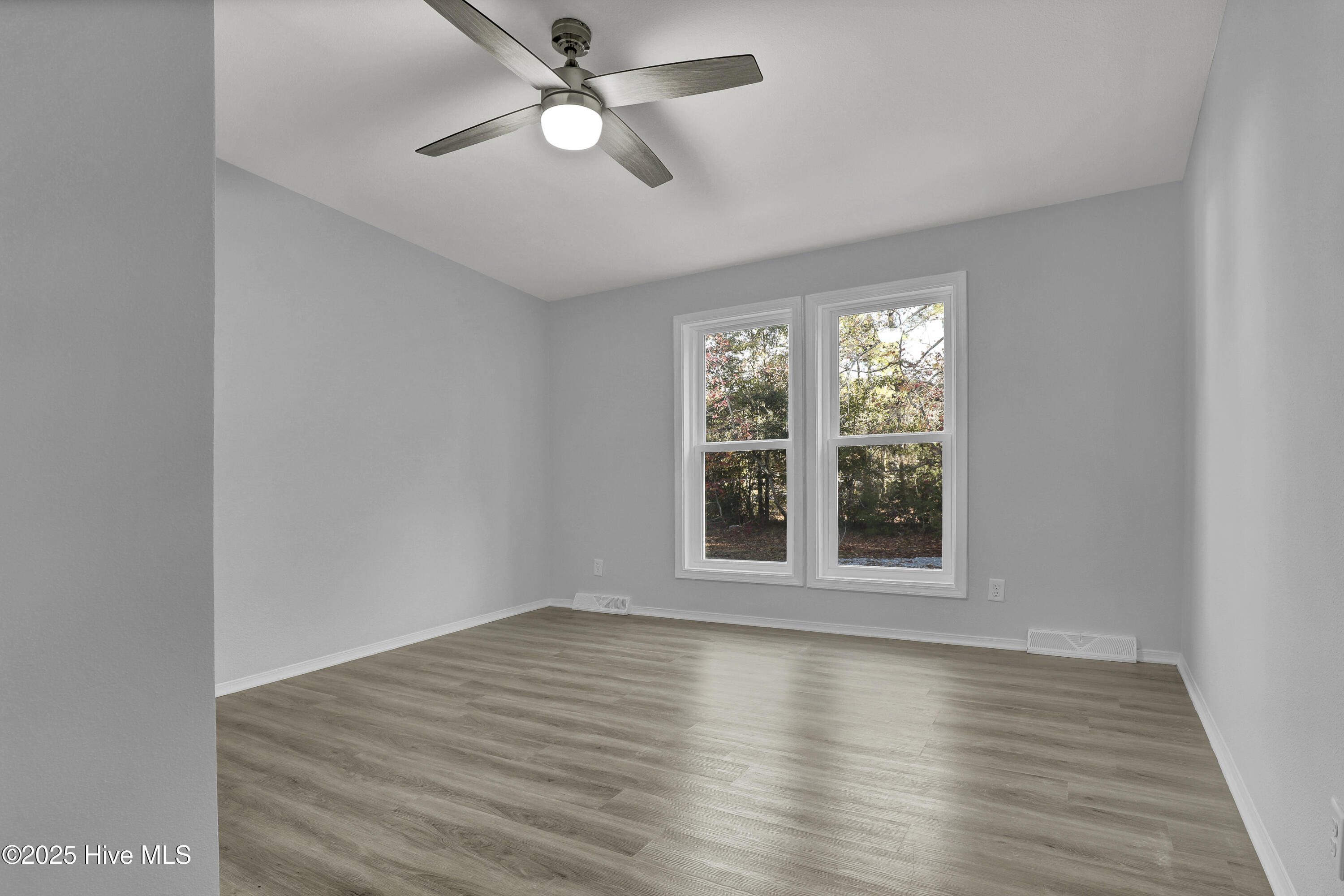 100543413 | Photo 15