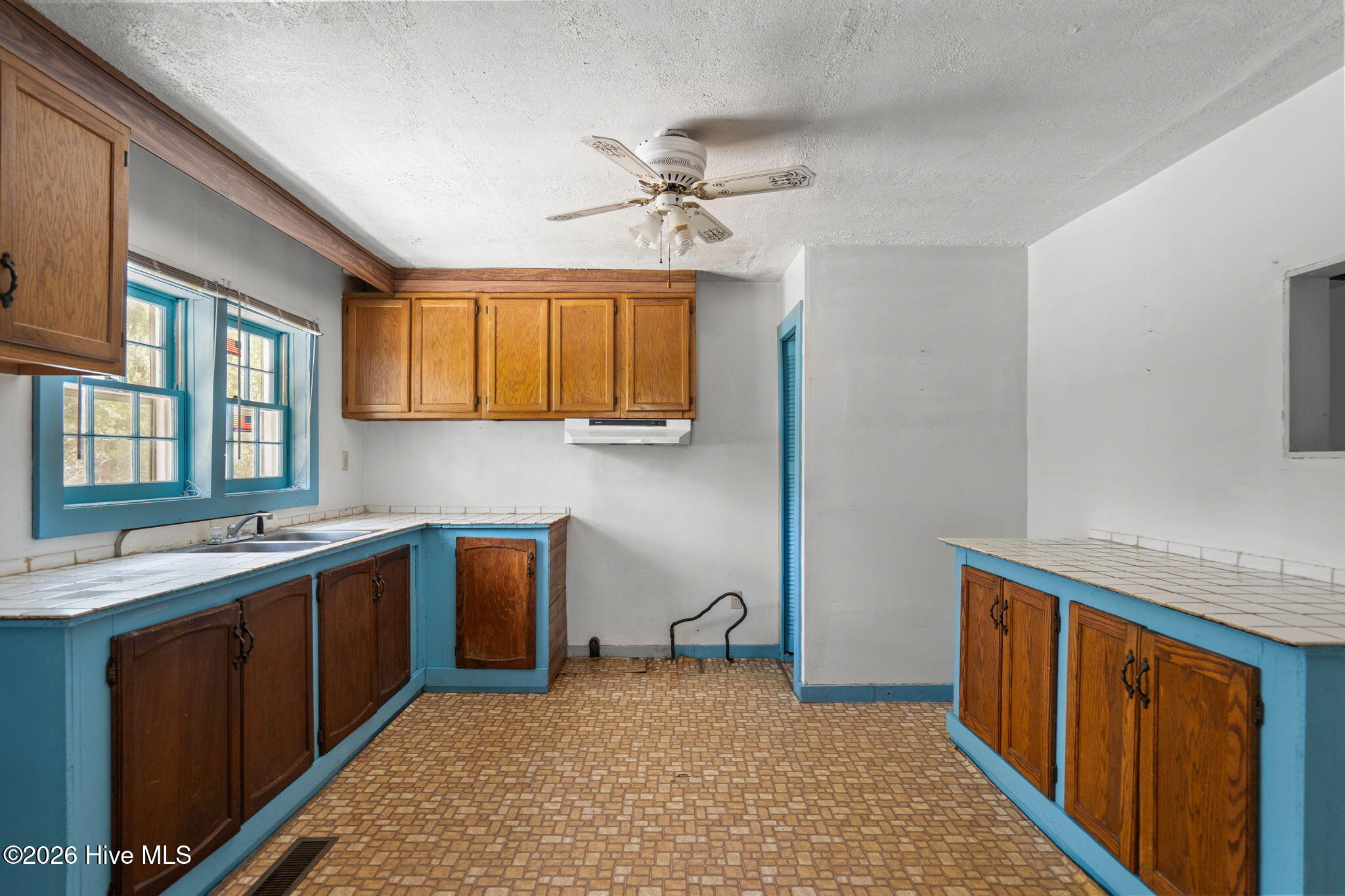 100563221 | Photo 27