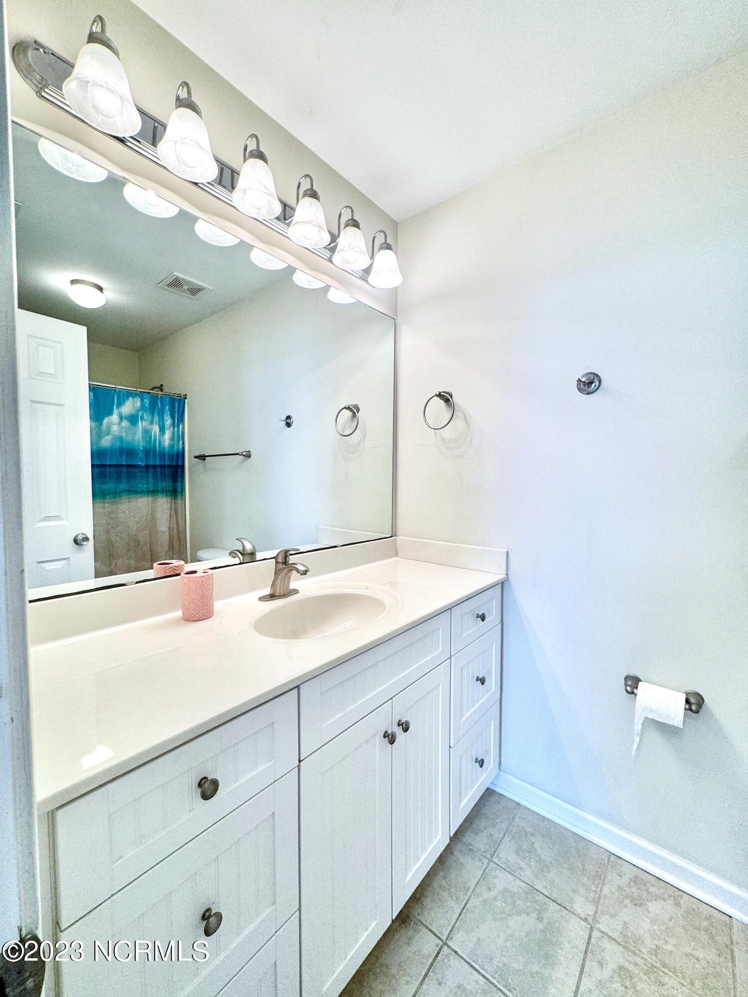 100546069 | Photo 36