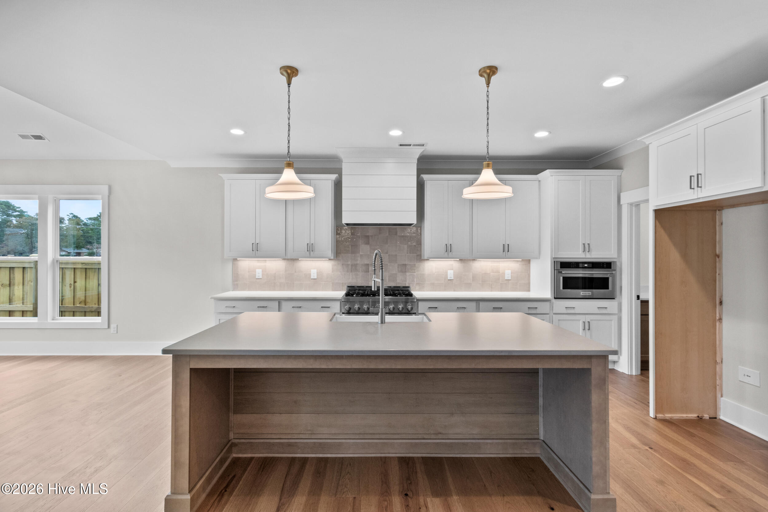 100568514 | Photo 12