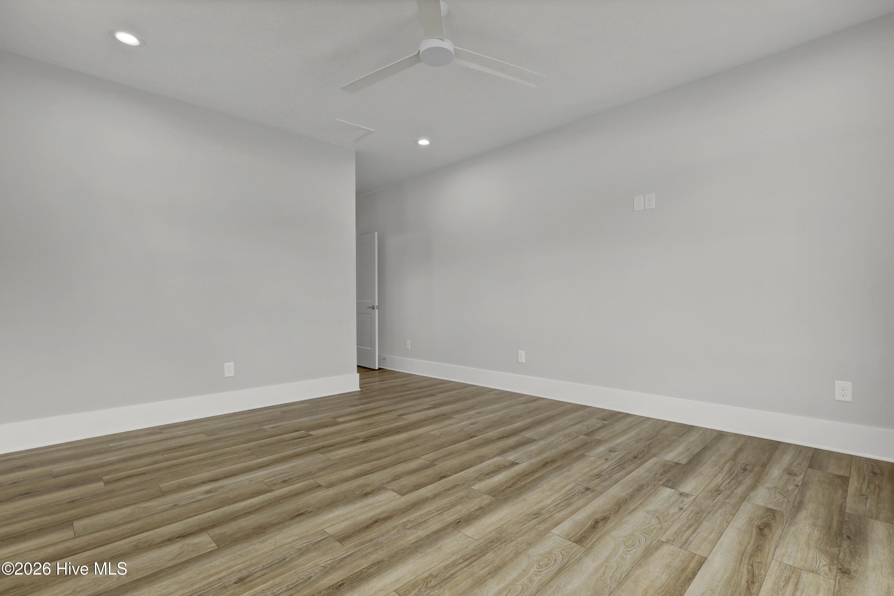 100534005 | Photo 14