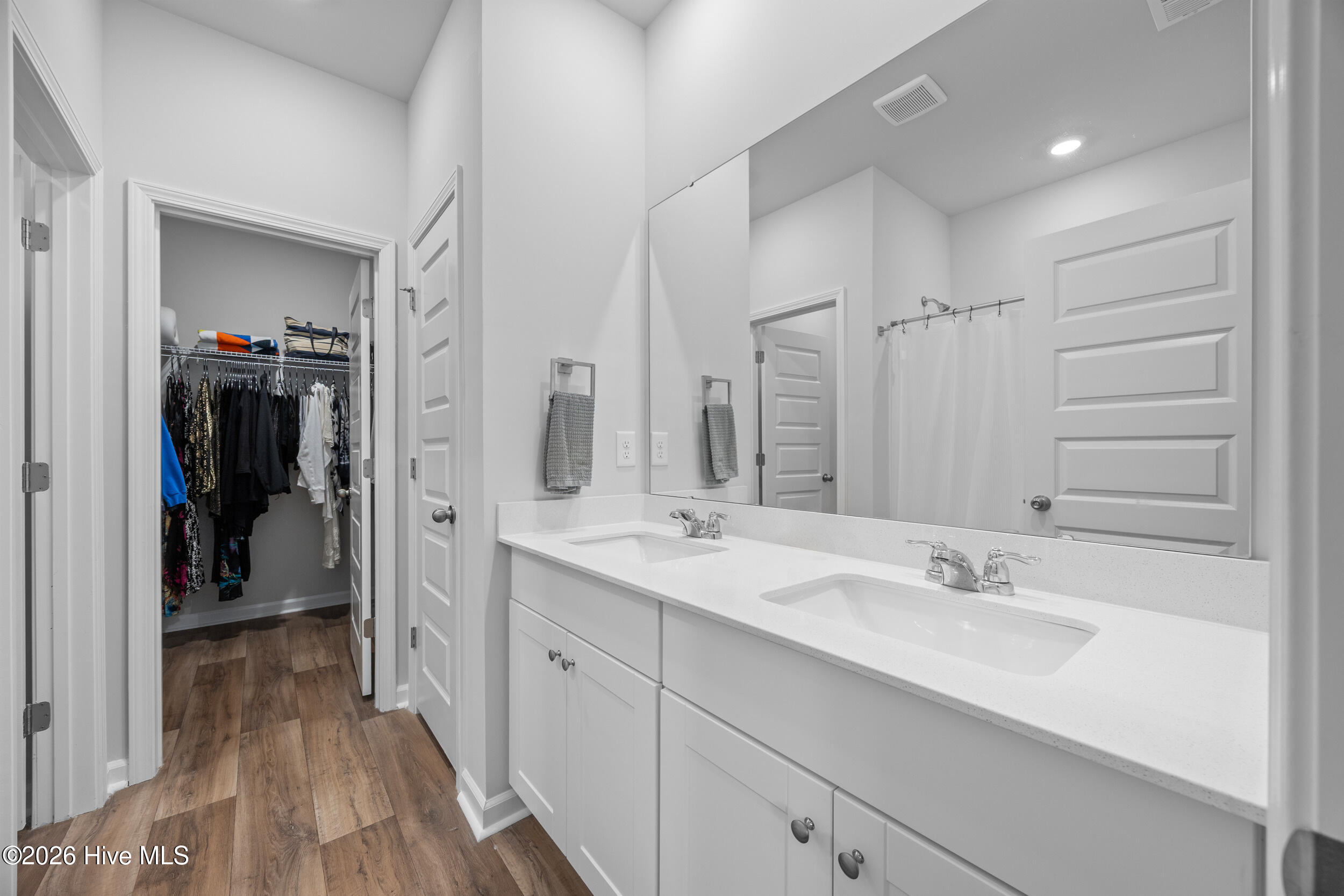 100554337 | Photo 28