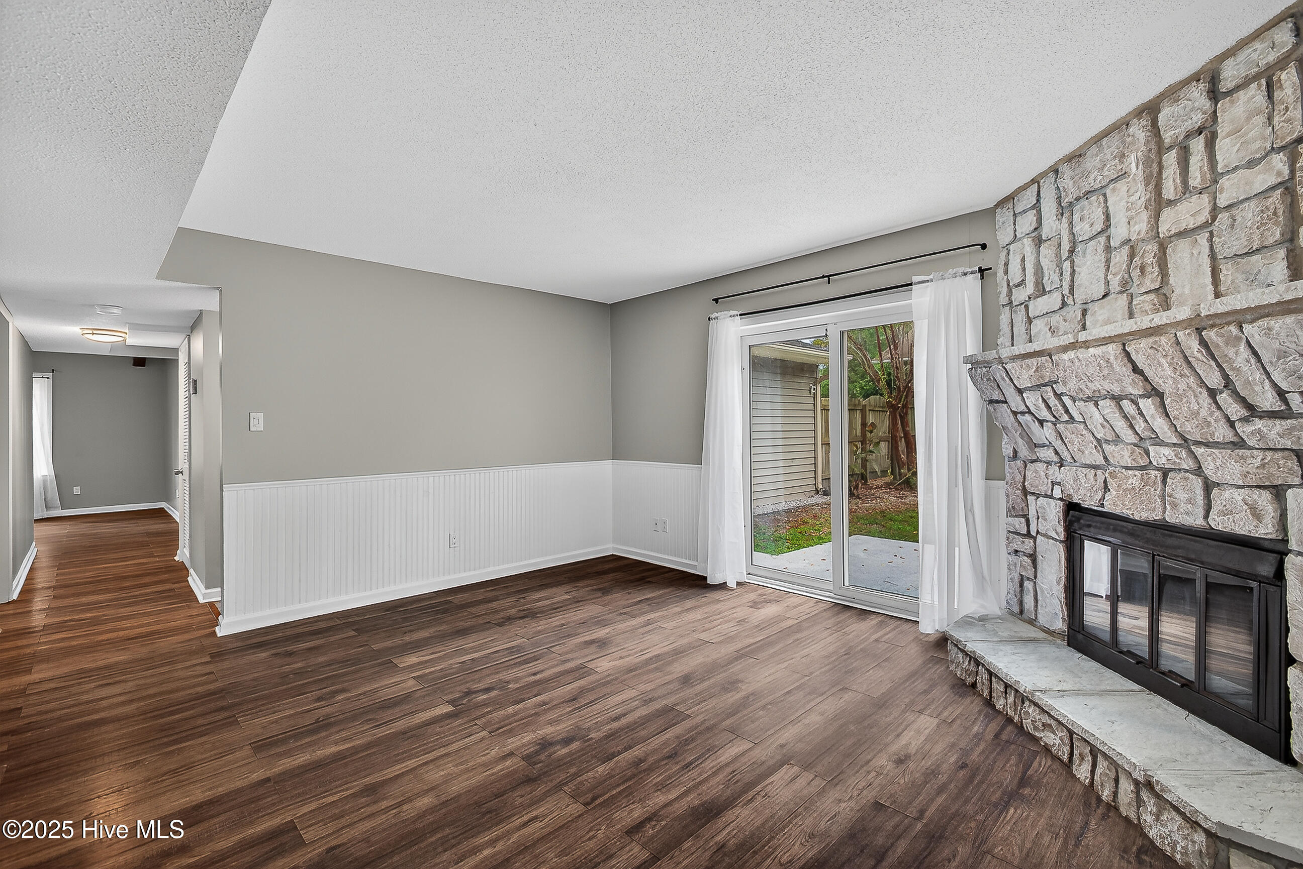 100531663 | Photo 16