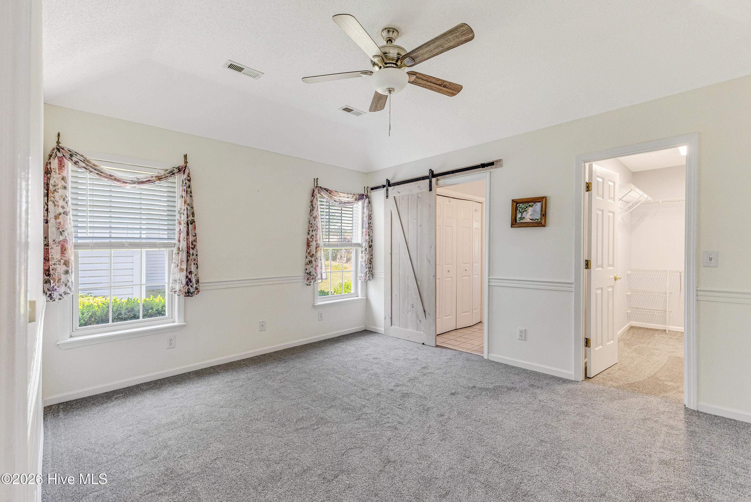 100568217 | Photo 25