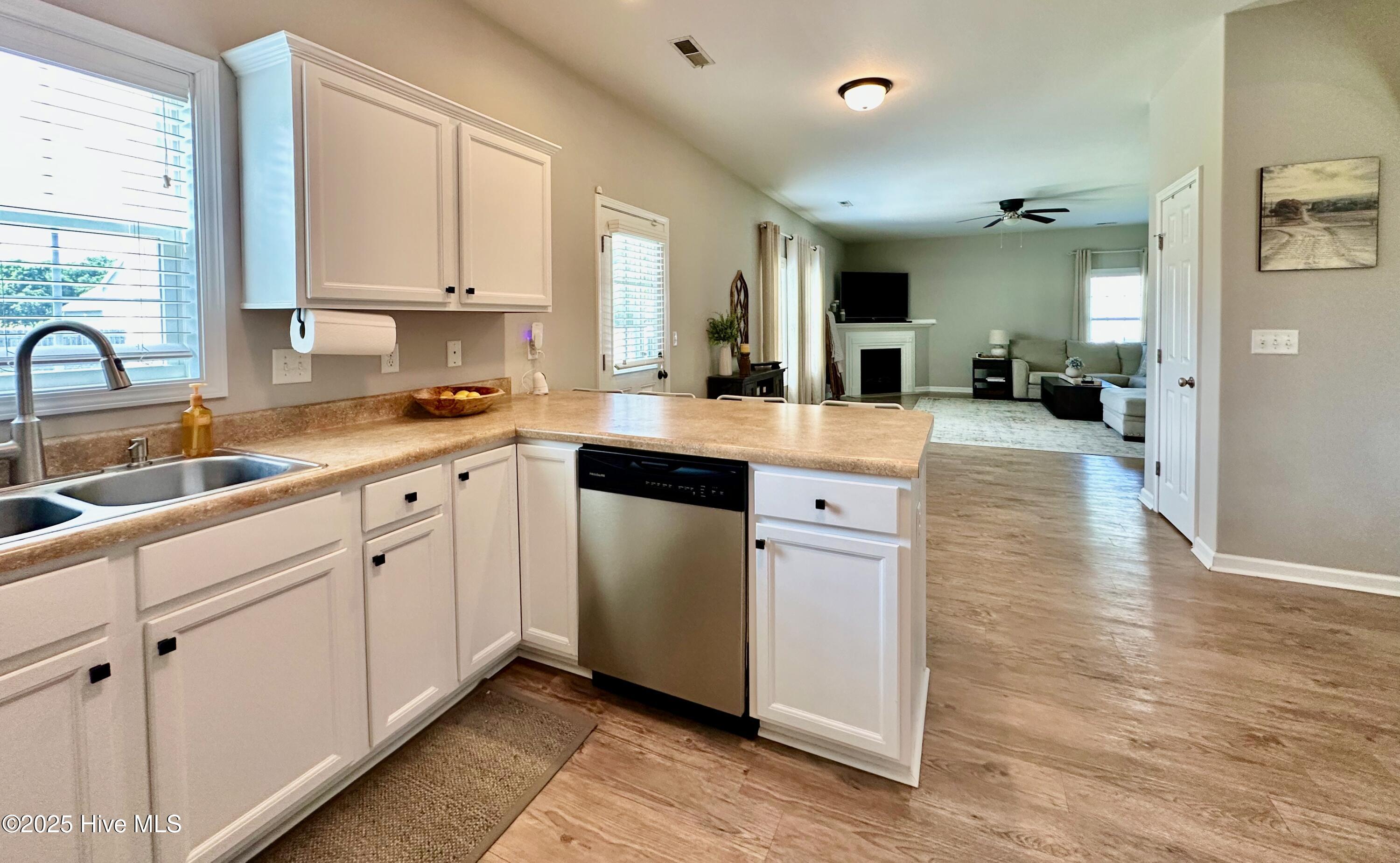 203 Tucksey Court N, Hubert, NC 28539 – photo 23: Kitchen