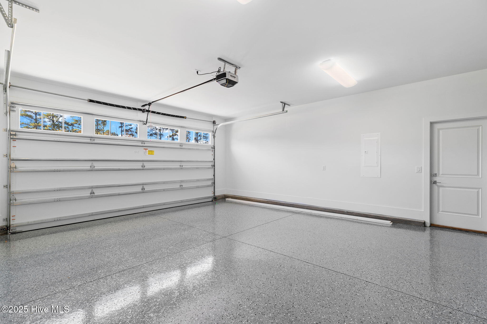 100523885 | Photo 55