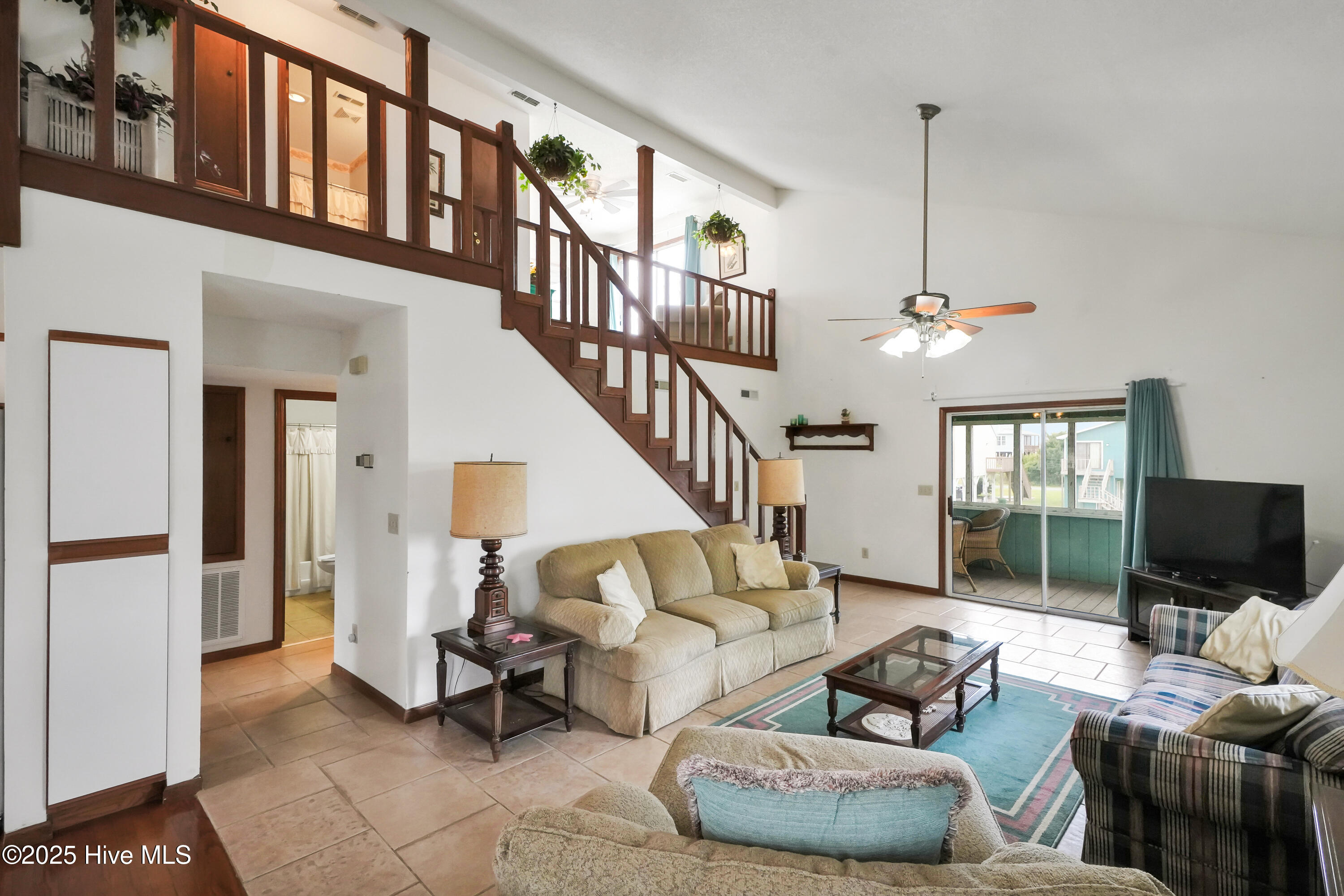 100530451 | Photo 12