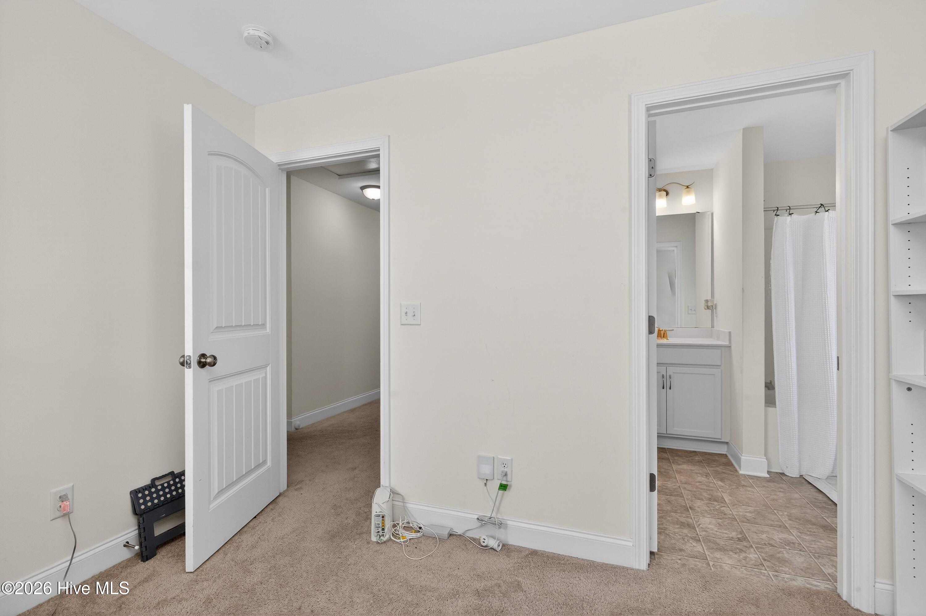 100565414 | Photo 35