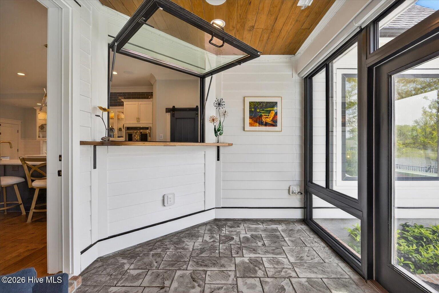 100566266 | Photo 31