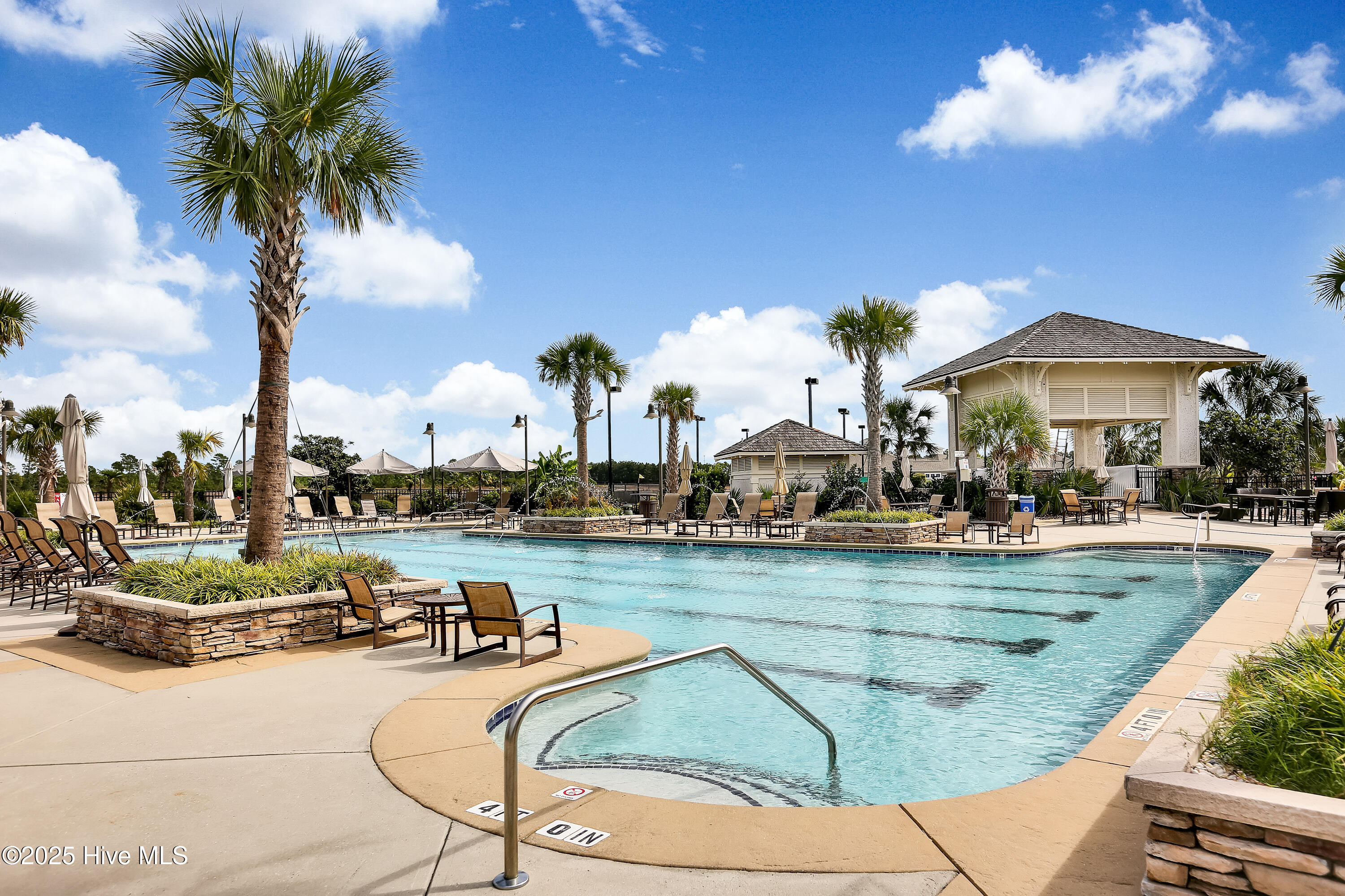 100557169 | Photo 71