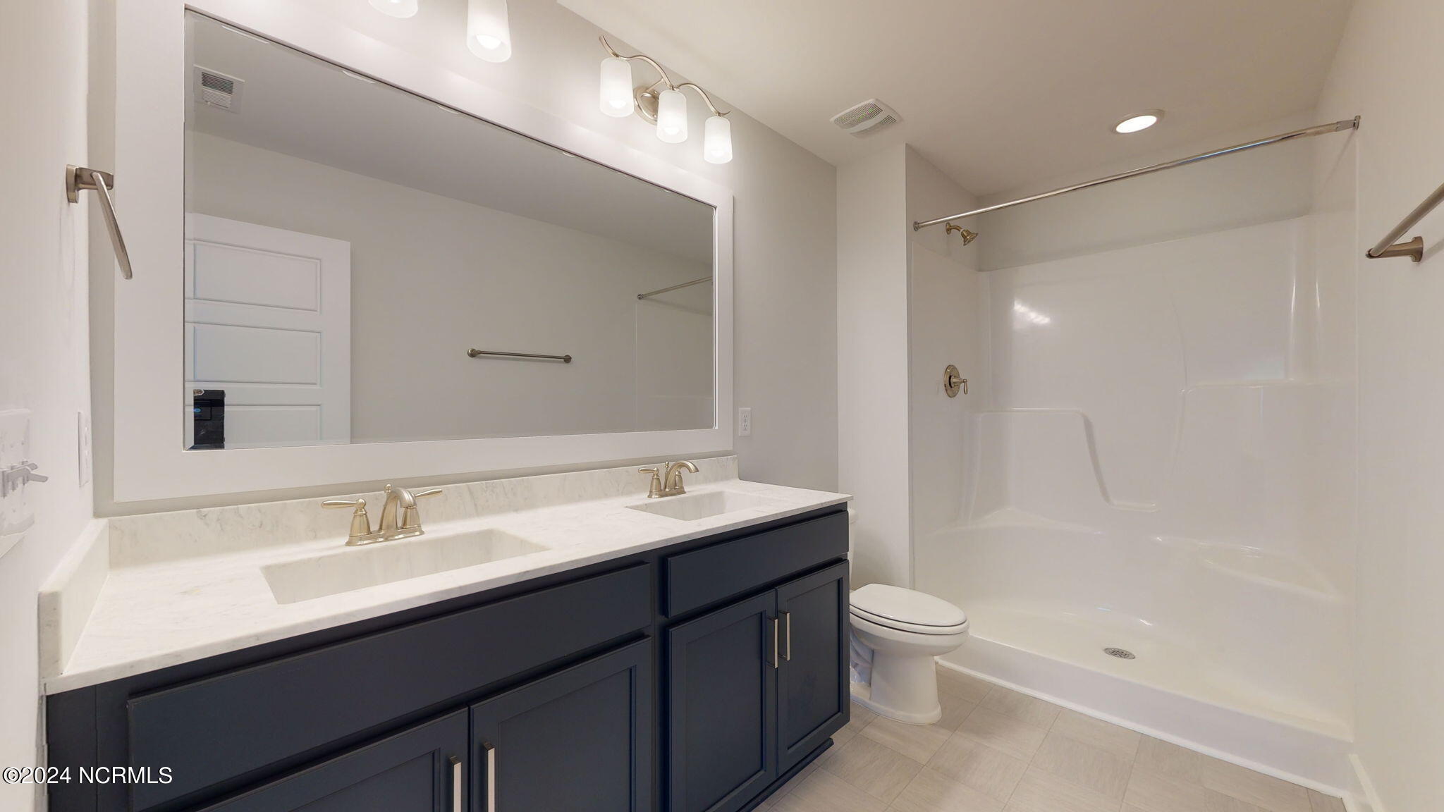 100540611 | Photo 33