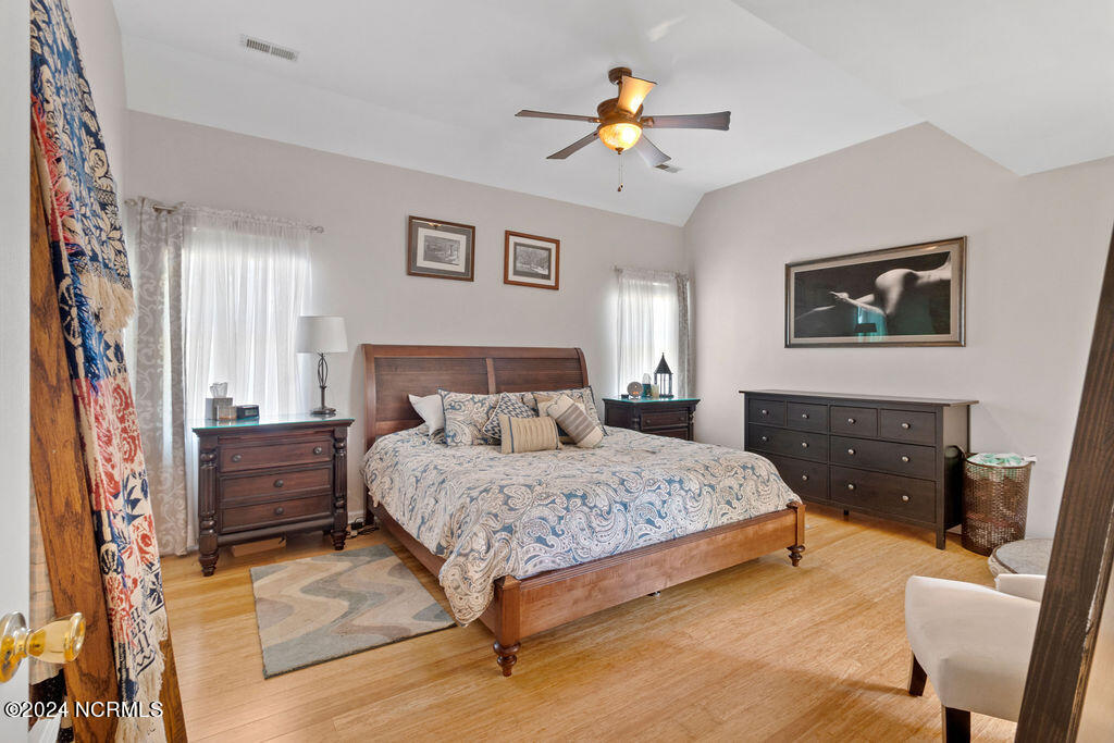 100560006 | Photo 18