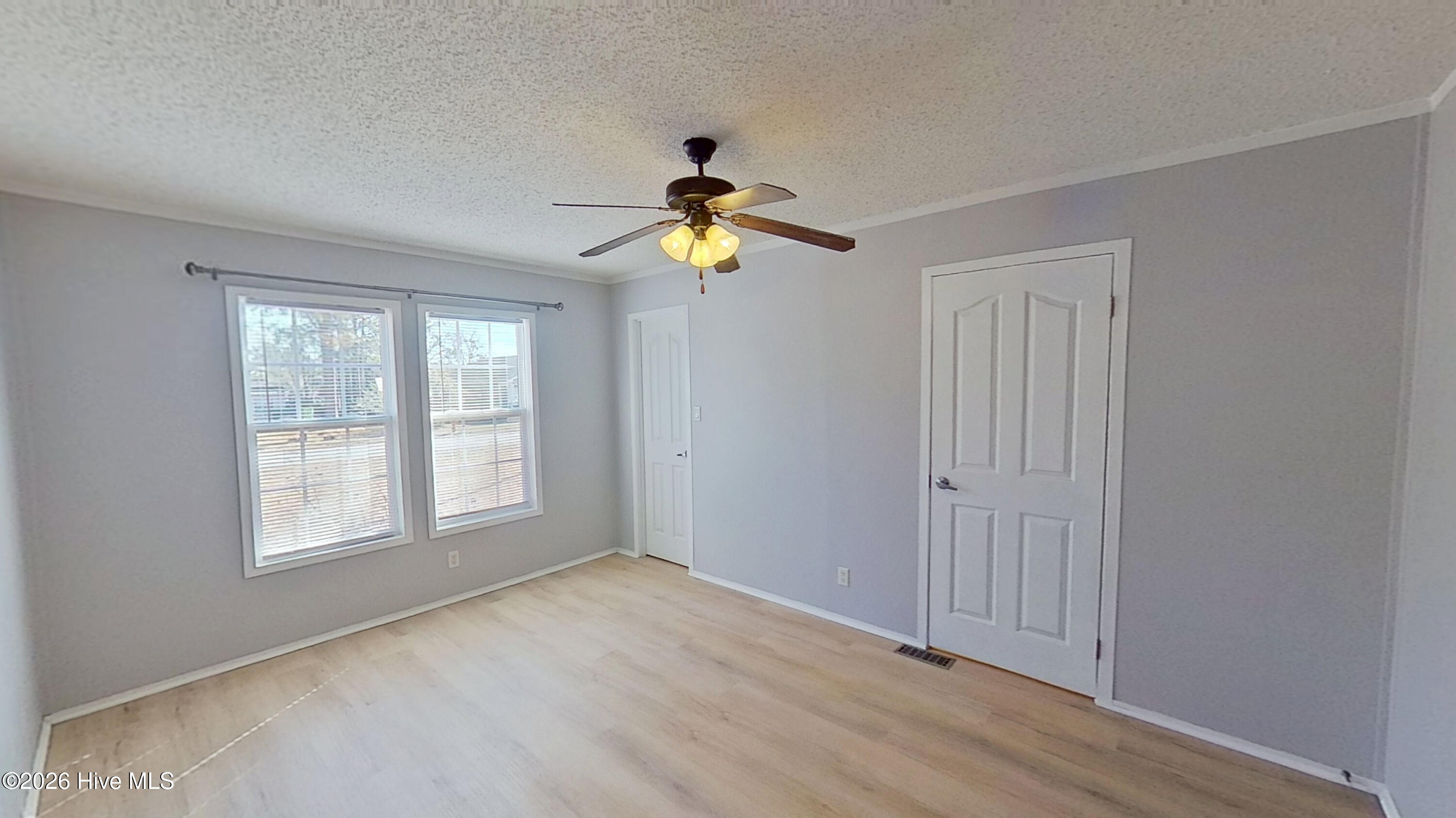 100550618 | Photo 13