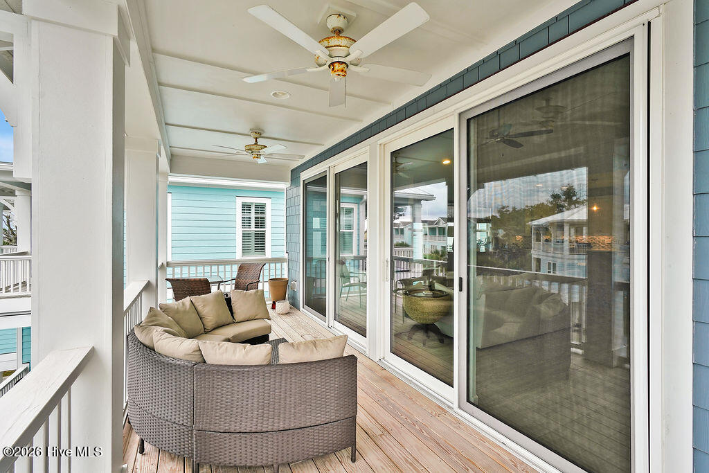 100561001 | Photo 35