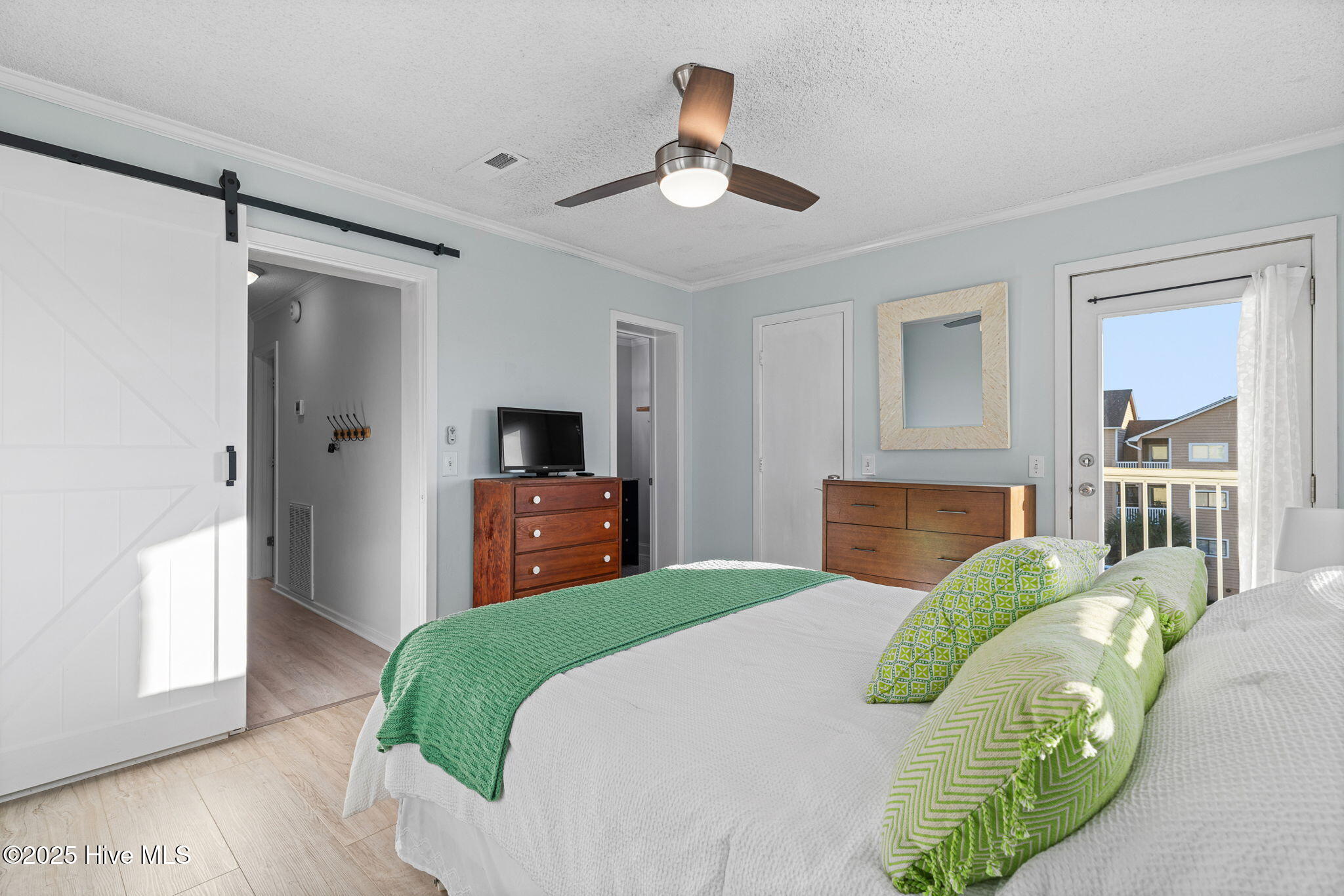 100540099 | Photo 22