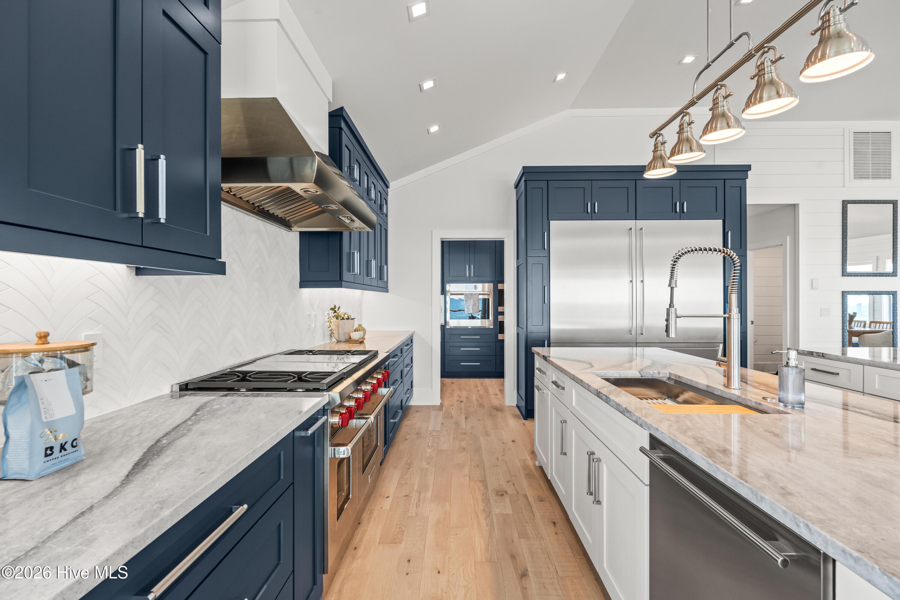 100558368 | Photo 17