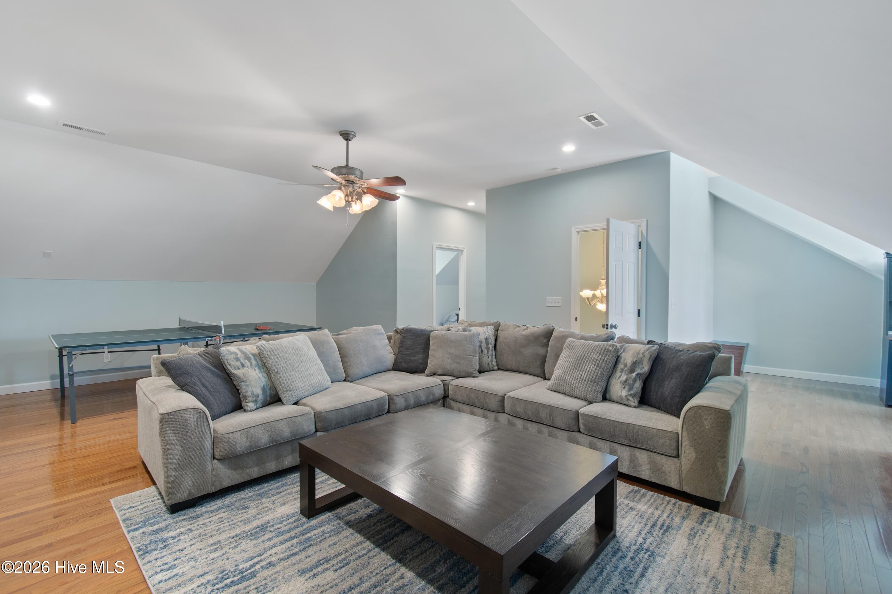 100556655 | Photo 53